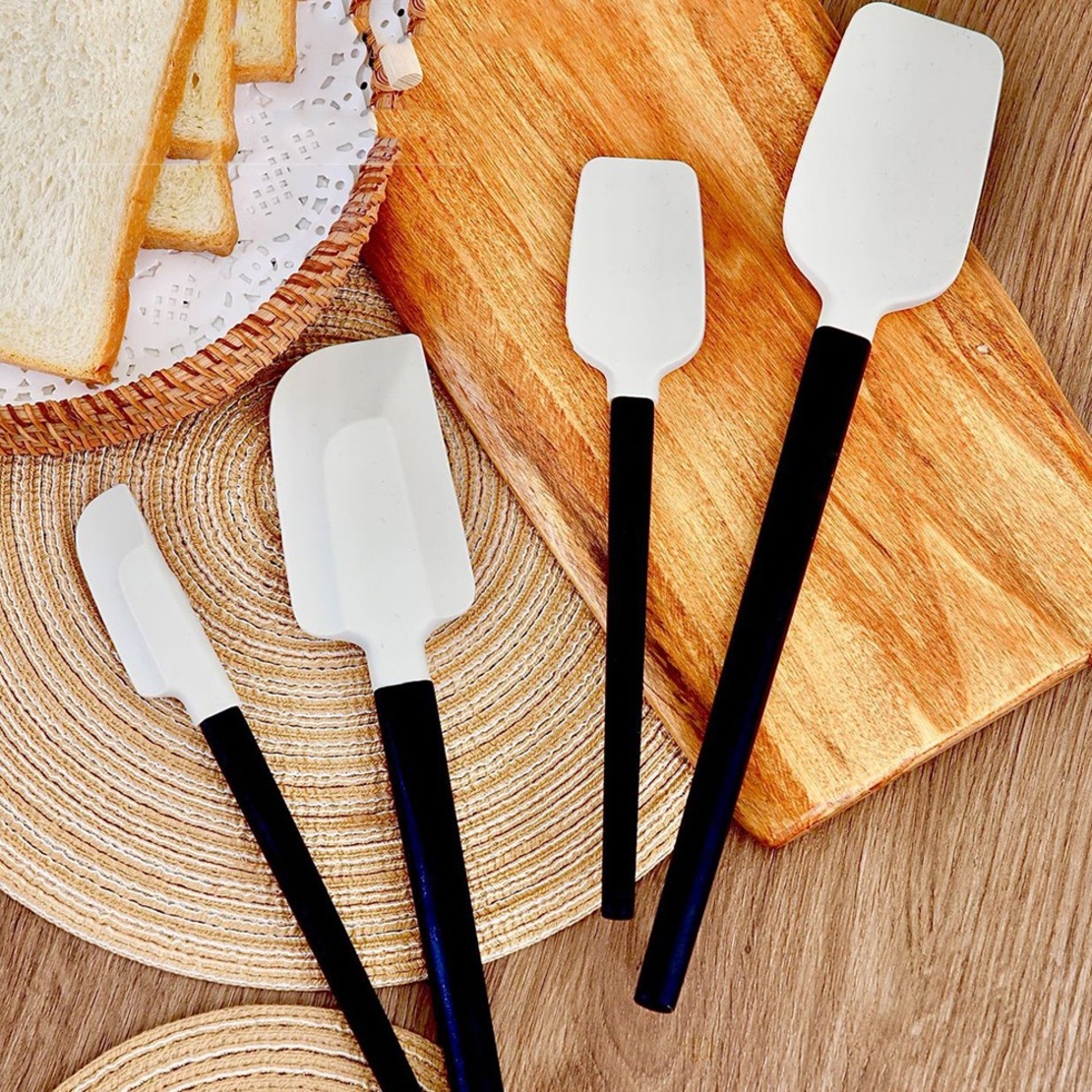 Ustensile de Bucatarie, Flippy, Set din 4 bucati, din Silicon si Lemn, Spatule de Diferite Dimensiuni, Termo rezistente, Antiaderente, Instrument de Amestecat in Bucatarie, Alb-Negru