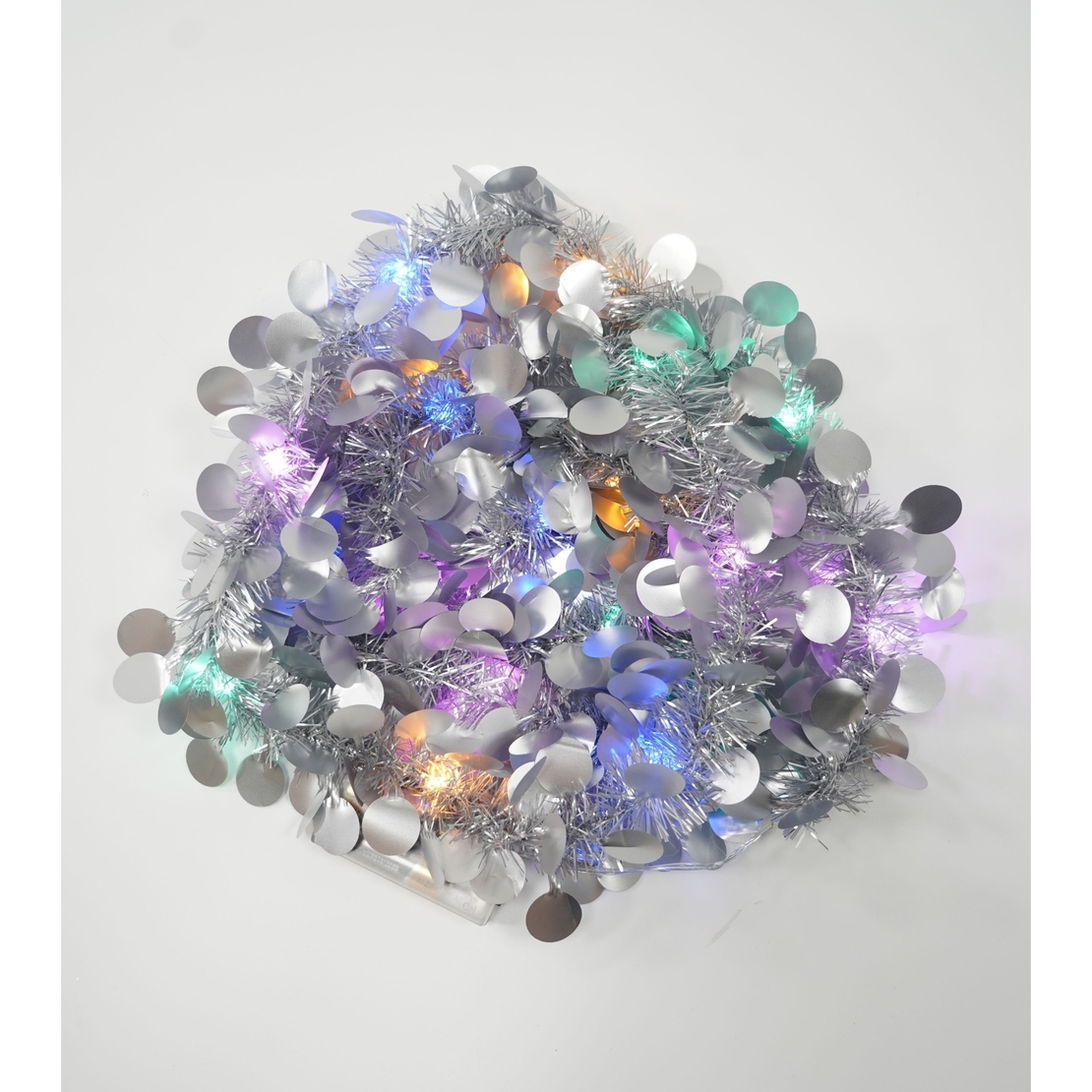 Beteala Craciun cu LED, Argintie, model cu paiete rotunde, 2 m x 5 cm, PVC, Sir, Artificiala, Flippy