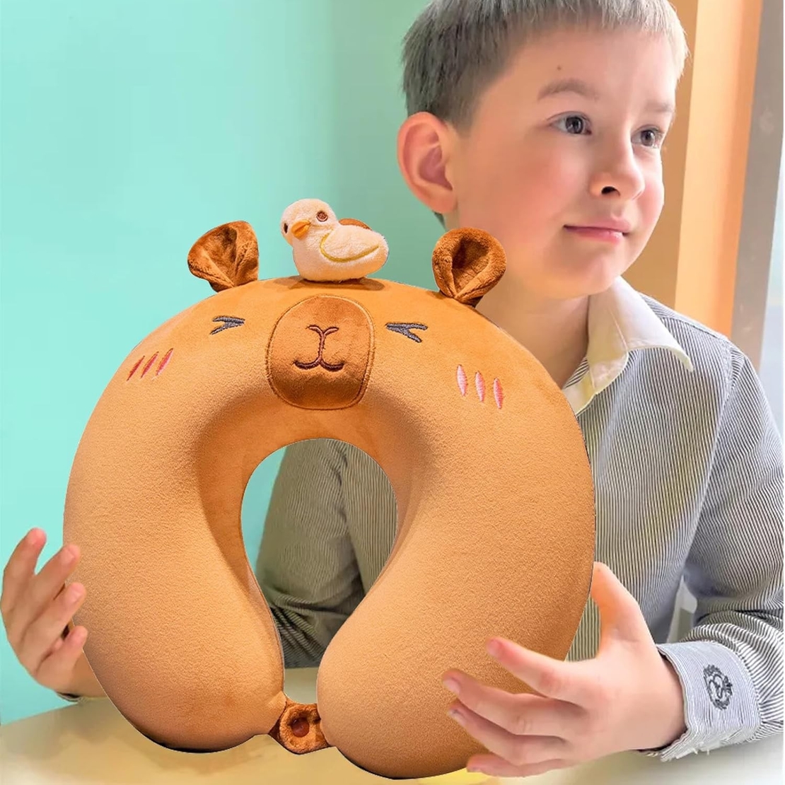 Perna de Calatorie in Forma de U, Vafy, Pentru Gat si Cap, Umplutura din Spuma cu Memorie, 30x30 cm, Model Capybara, Accesoriu de Voiaj, Birou, Masina, Sistem Prindere Capse, Maro