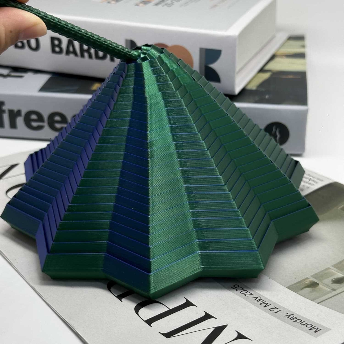 Jucarie Decompresie, Flippy, Model Stea 3D, DuoChrome, Maner Spirala, Turn Magic Geometric, Multiple Forme, Anti-stress, 17 cm, Negru/Verde