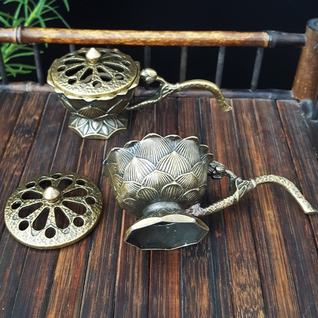 Suport de Tamaiat, Flippy, din Aliaj de Zinc, Model Lotus, Ignifug, 9.7 x 4.8 x 4.7 cm, Bronz