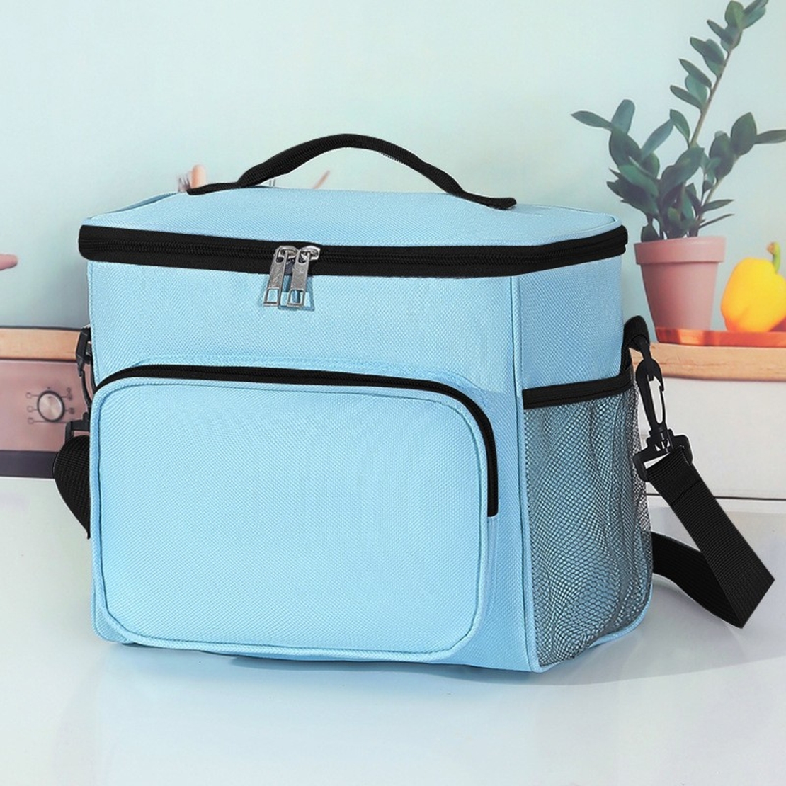 Geanta pentru Picnic cu izolare termica, Flippy, Multifunctionala, Compartimentata, 2 Tipuri de Manere, Impermeabila, 26x24x17 cm, Albastru Deschis