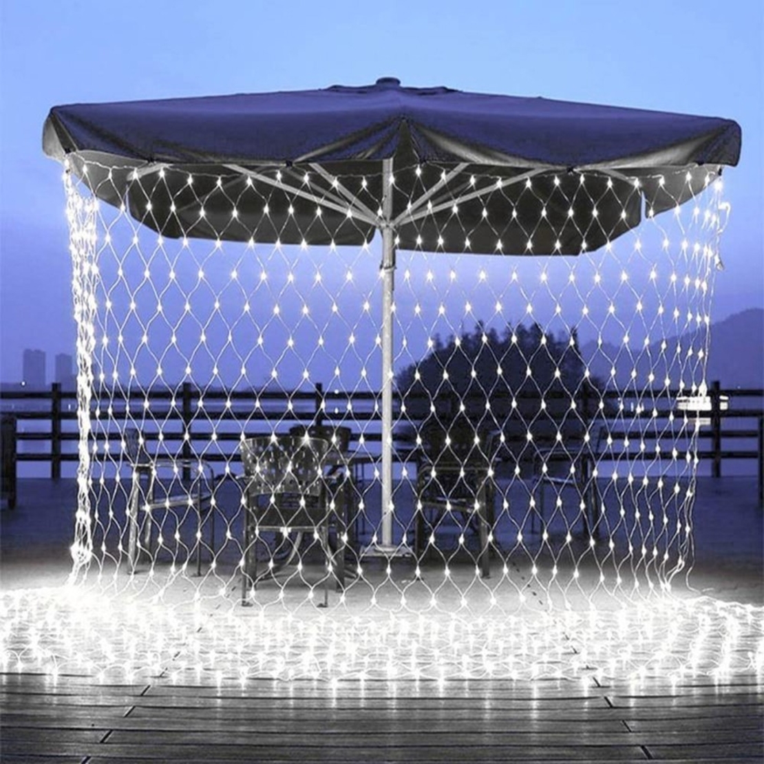 Instalatie Craciun, Tip Plasa, 3 m x 1.5 m, 240 LED-uri, Alb rece, 8 jocuri de lumini, Transformator, Interconectabila, Prelungitor 3 m inclus, Fir transparent, Vafy
