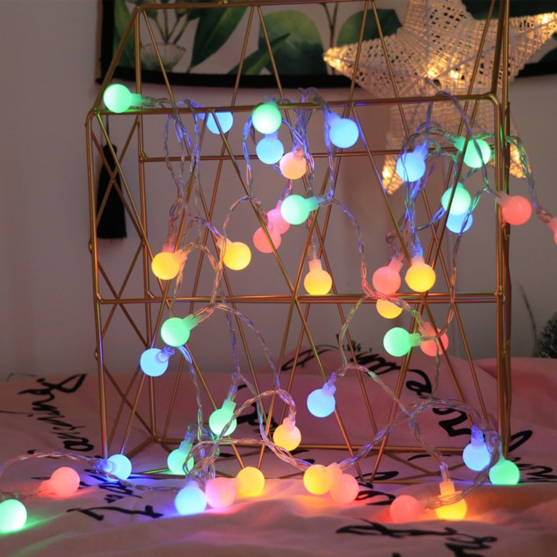 Instalatie sfere brad Craciun Vafy, 3 metri, 20 LEd-uri, alimentare la retea, fir transparent, multicolora
