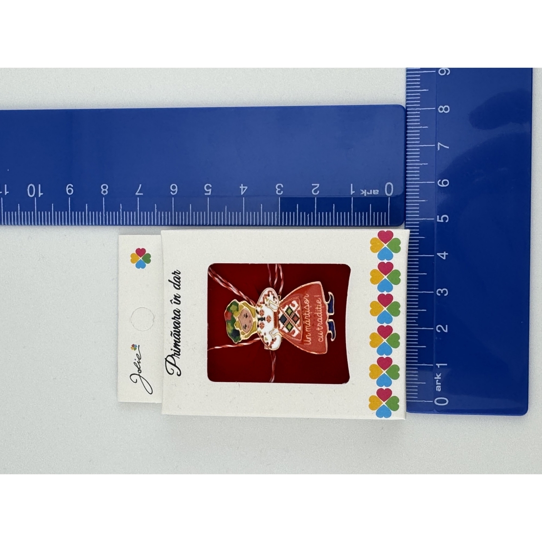 Martisor Brosa Mica in Cutie, Jolie, Design cu Mesaj, Dimensiune 2.5-3 cm, Material Metal, Model Fata Traditional