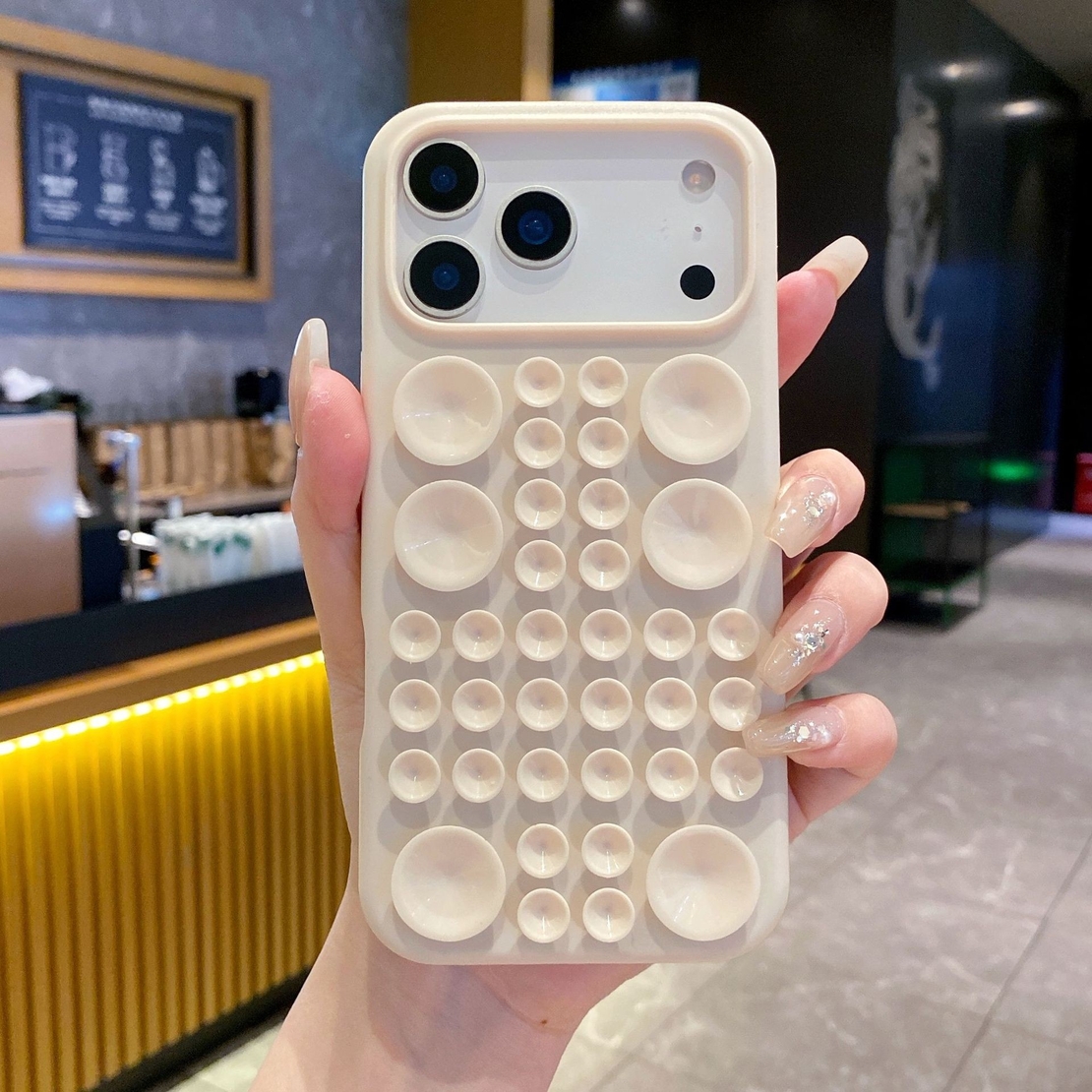 Husa cu Ventuze, Vafy, Compatibila iPhone 17, din Silicon, Interior Microfibra, Crem