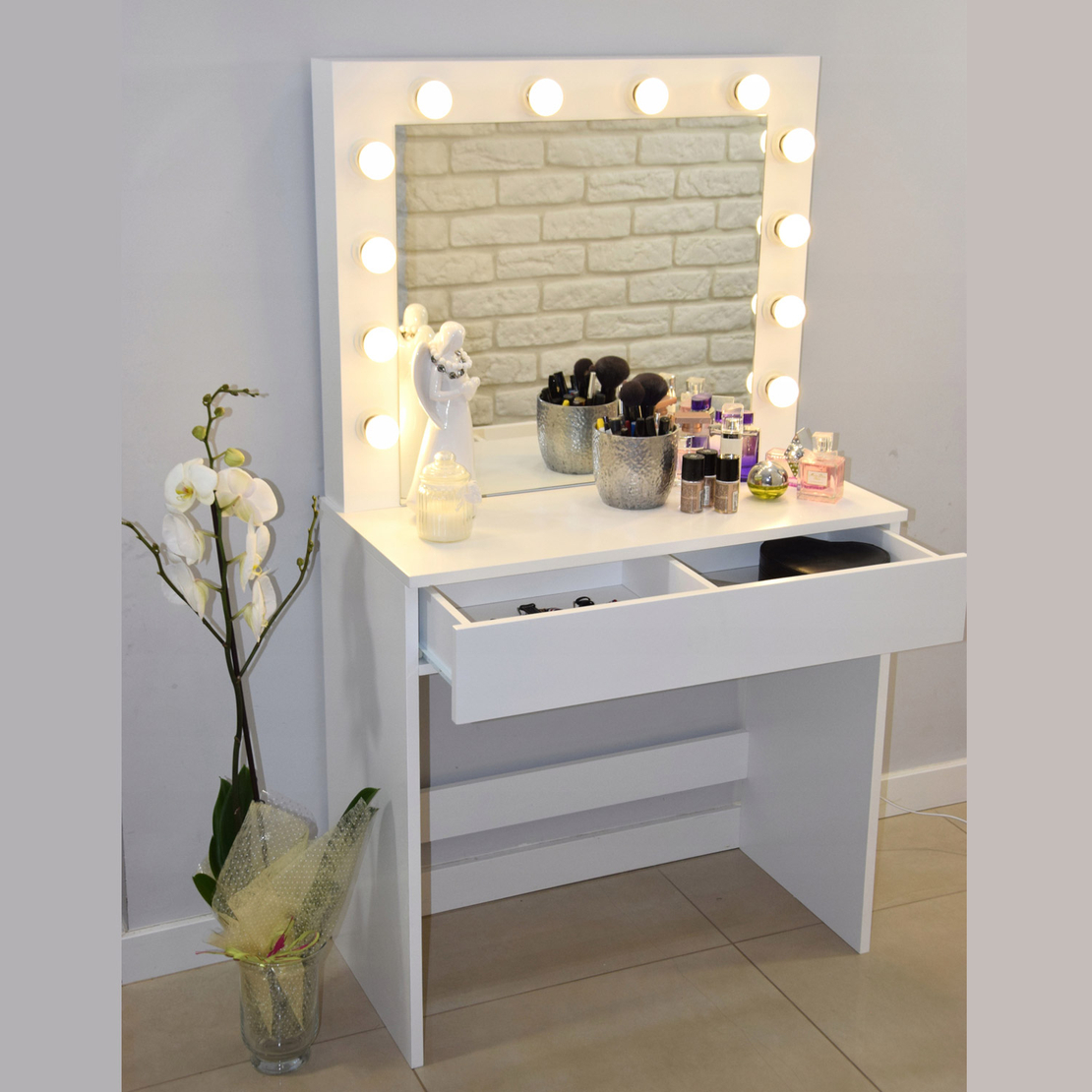 Masa de toaleta si machiaj Hollywood, alba, cu oglinda si 12 LED-uri, 80x40x140 cm