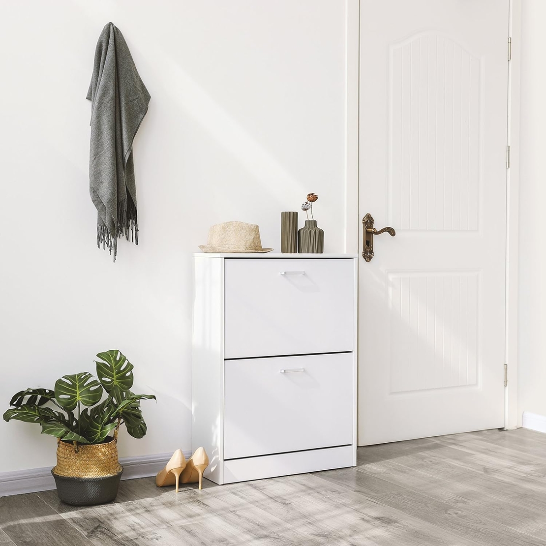 VASAGLE Dulap pantofi cu 2 usi rabatabile, din MDF, pentru 8-12 perechi, 60x24x84cm, alb