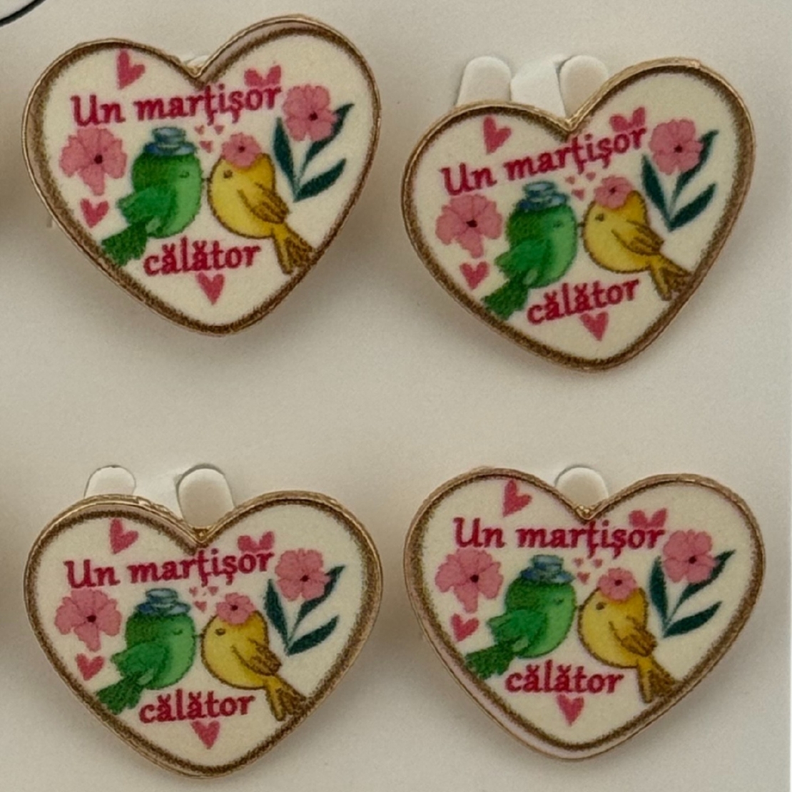 Set 12 Brose Martisor Primavara, Jolie, Model Inima, Mesaj Un Martisor Calator, Multicolor