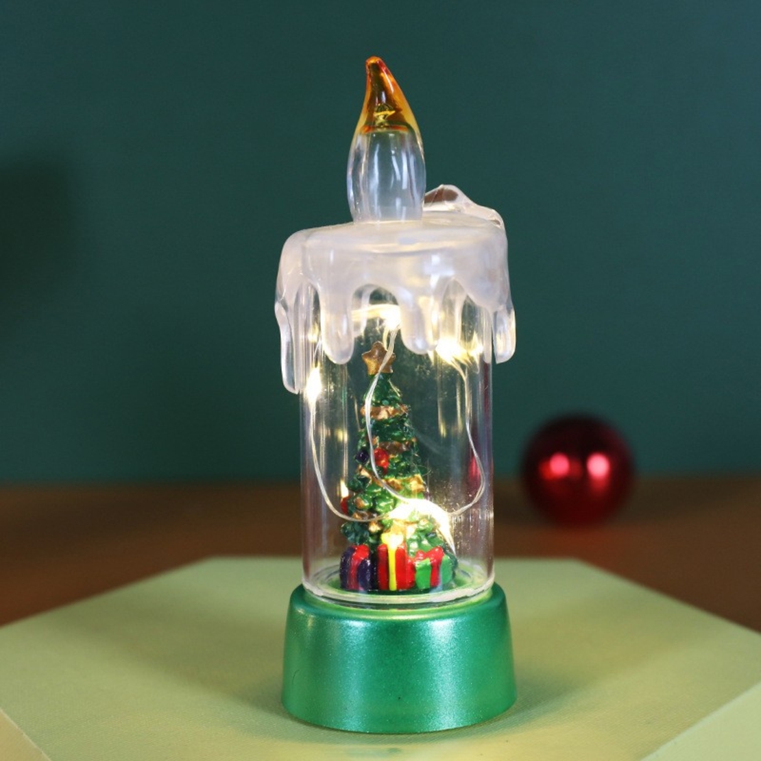 Decoratiune de Craciun tip Lumanare, Flippy, Lumanare de Cristal fara Fulgi de Zapada, Model Brad, Iluminare LED, 13 x 5 x 5 cm, Baza Verde, Transparent