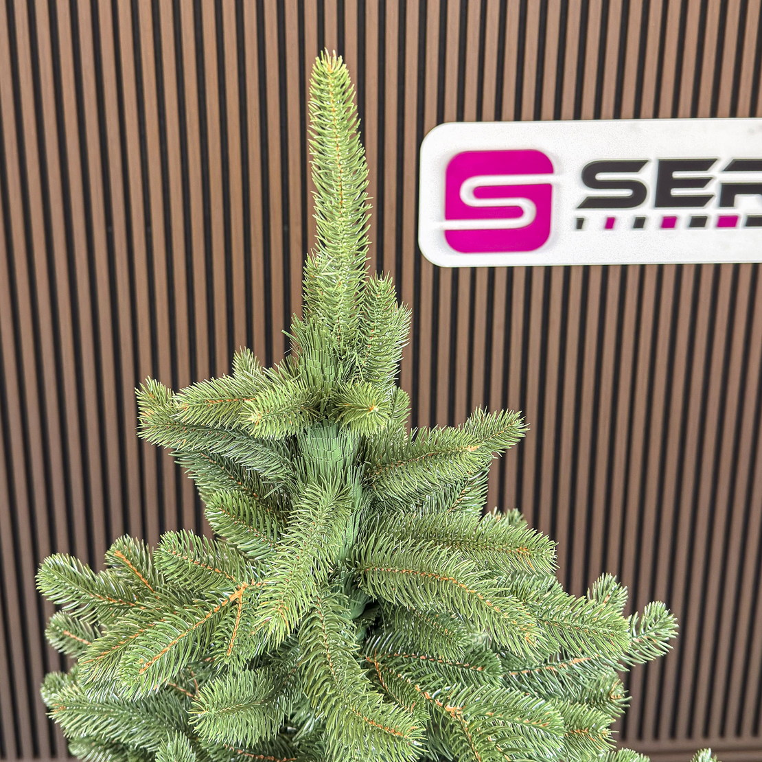 Brad artificial Christmas Deluxe by Sersimo, Viena Select, integral 3D, 250 cm