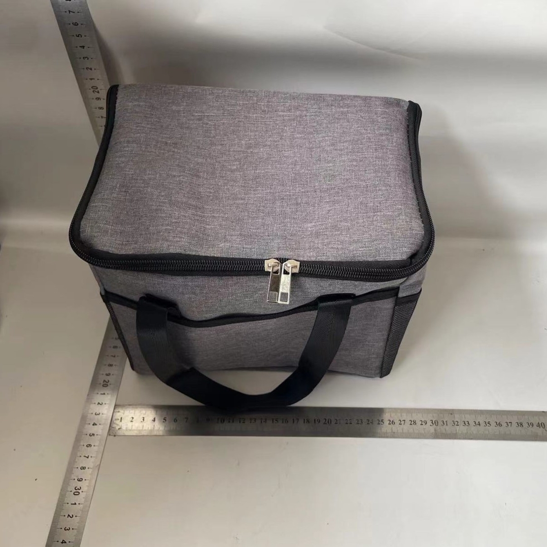 Geanta Termica Flippy pentru Pranz, Compartimente Telefon si Tacamuri, Multifunctionala, Impermeabila, 24x18x21 cm, Gri