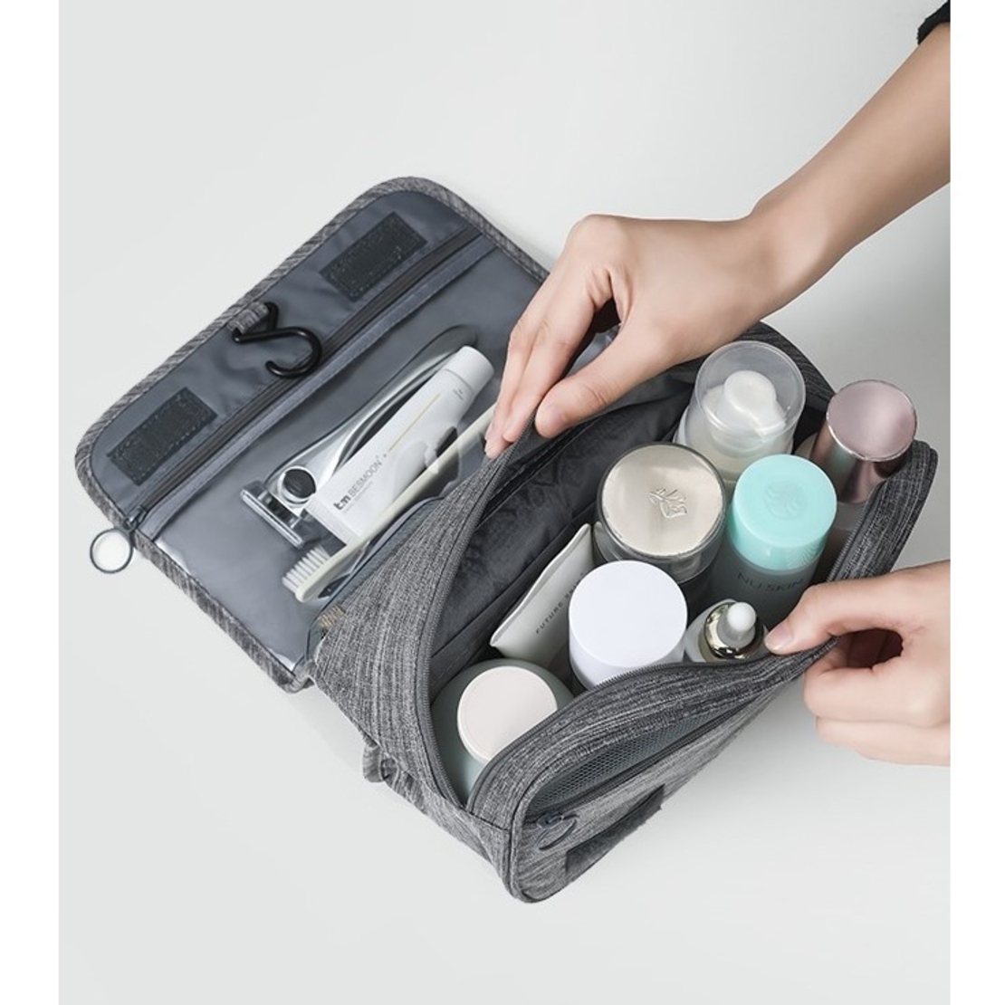 Geanta cosmetice voiaj, Flippy, material panza, impermeabil, 3 compartimente, cu agatatoare, Gri, 47 x 28 x 20 cm