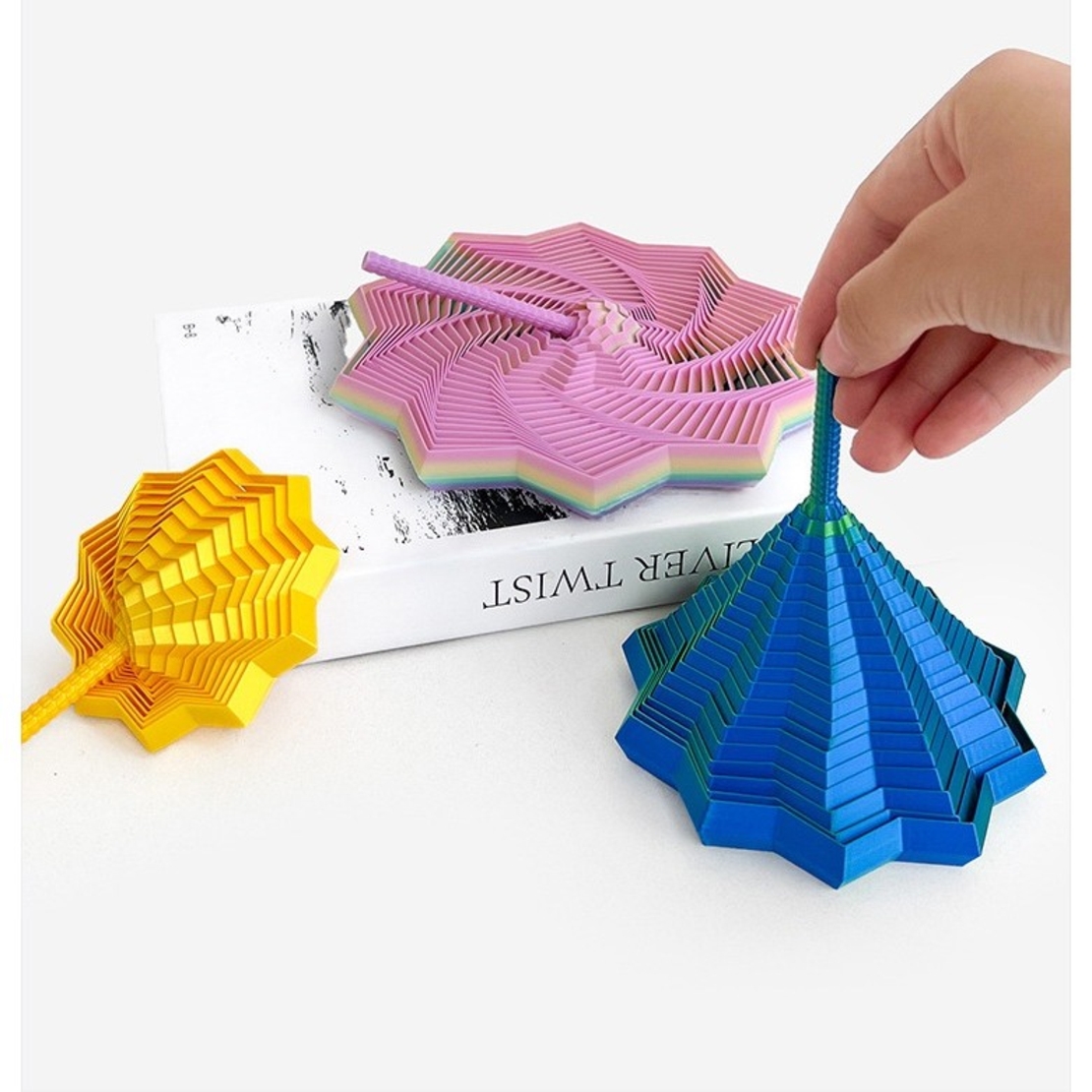 Jucarie Decompresie, Flippy, Model Stea 3D, DuoChrome, Maner Spirala, Turn Magic Geometric, Multiple Forme, Anti-stress, 17 cm, Rosu/Auriu
