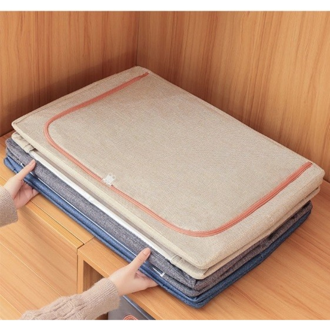 Cutie de Depozitare Pliabila, Flippy, 24 L, din Bumbac si In, 40x30x20 cm, 2 Ferestre, Frontala si Laterala, 2 Usi de Acces cu Fermoar Bidirectional, Cadru Metalic, Suport Baza Stabil din Plastic, Bej