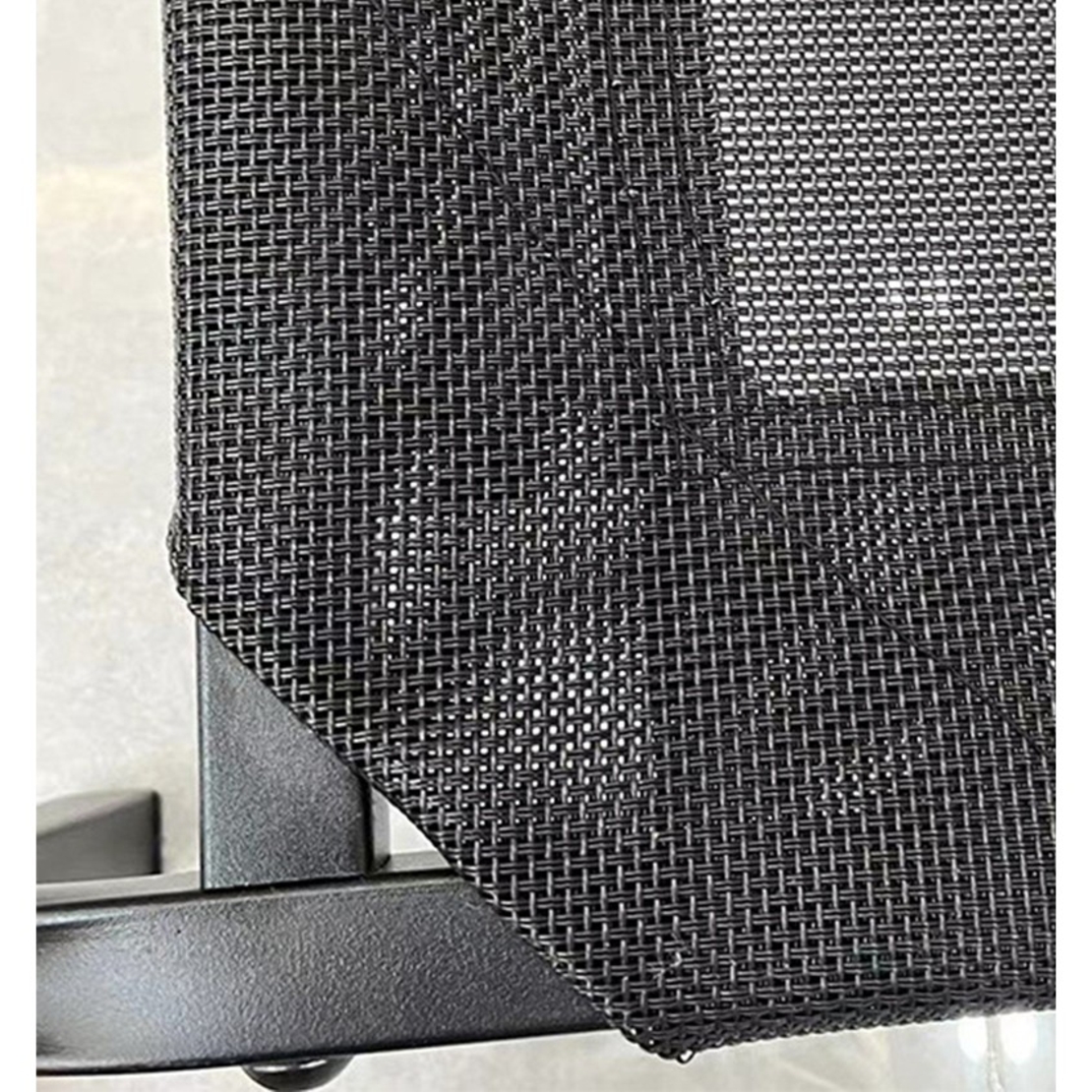 Pat pentru Animalele de Companie, Flippy, din Plasa este Rezistent la Umiditate, Picioare de Otel, Respirabil, Marimea S 68 x 55 x 16 cm, Negru