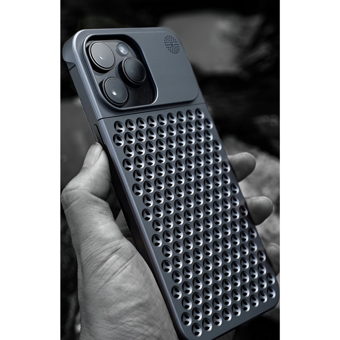 Husa Aromaterapia Compatibila cu iPhone 15 Pro Max, Vafy, Antisoc, Antizgariere, Protectie Camera si Supraincalzire, din Aliaj de Aluminiu, Gri