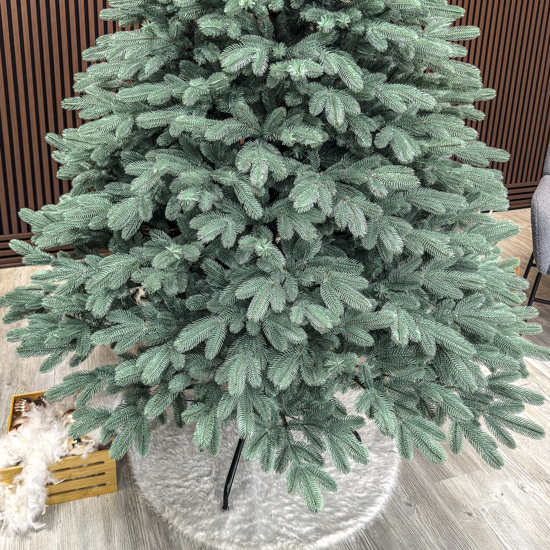 Brad artificial Christmas Deluxe by Sersimo, Laponia Select argintiu, integral 3D, 230cm