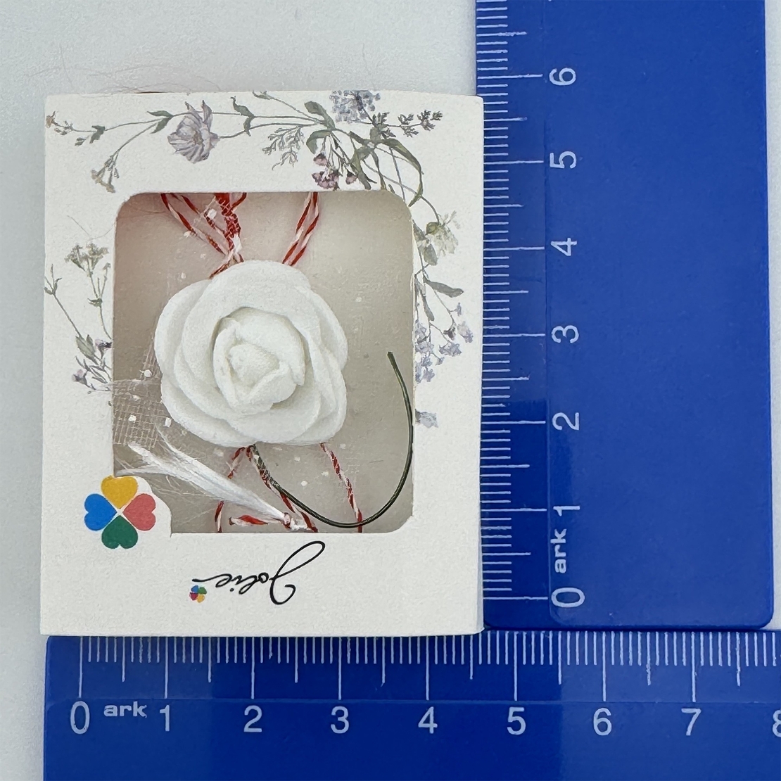 Martisor Motiv Floral, Jolie, Model Trandafir, cu Snur Alb/Rosu, 9 x 5 cm, Alb