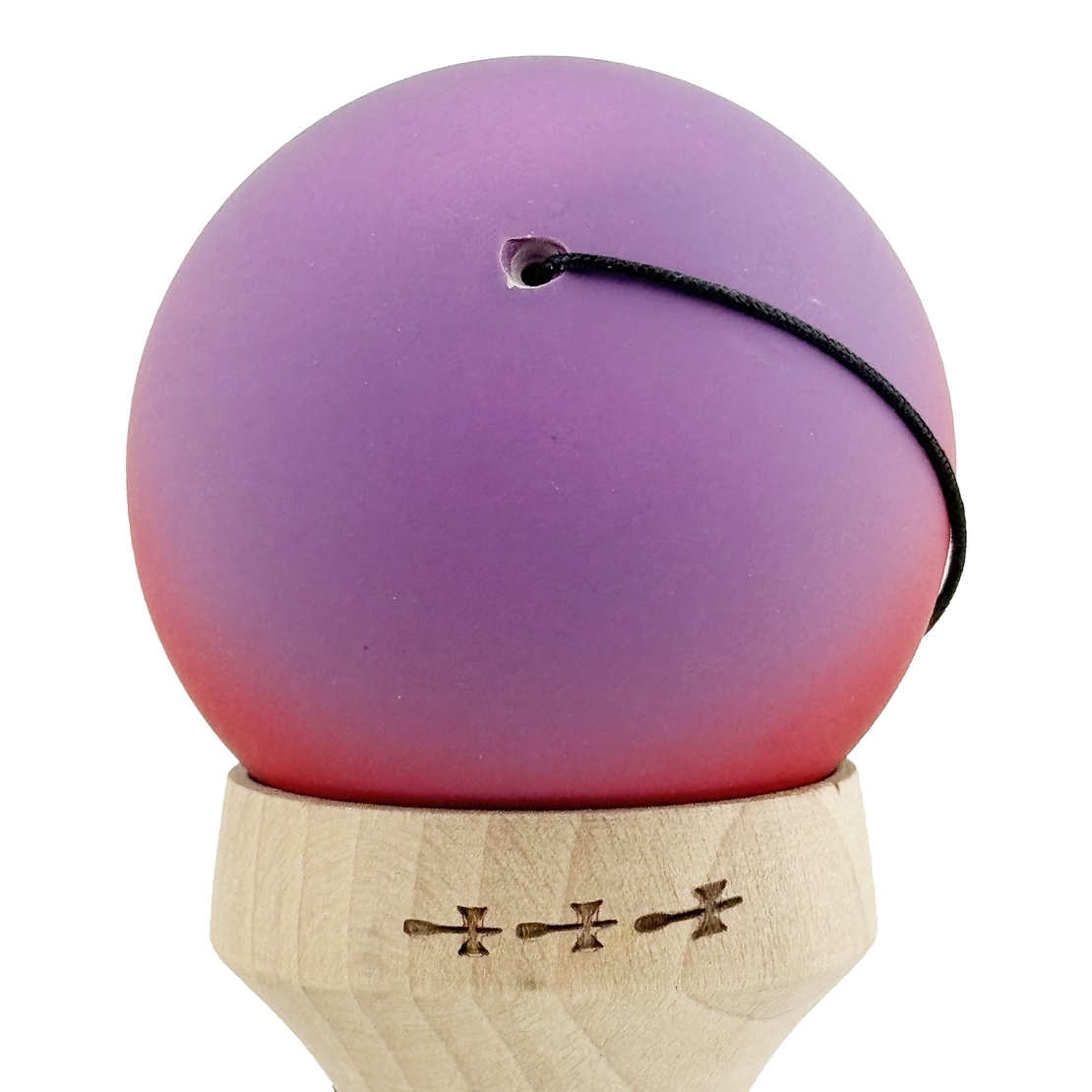 Kendama X Originala, Profesionala, Flippy, Cupe Mari KING SIZE V3, Rubber Grip, Gaura in Baza, Rulment Metalic, din lemn 18 cm, Ata 62/65 cm, Gradient Mov/Rosu/Negru