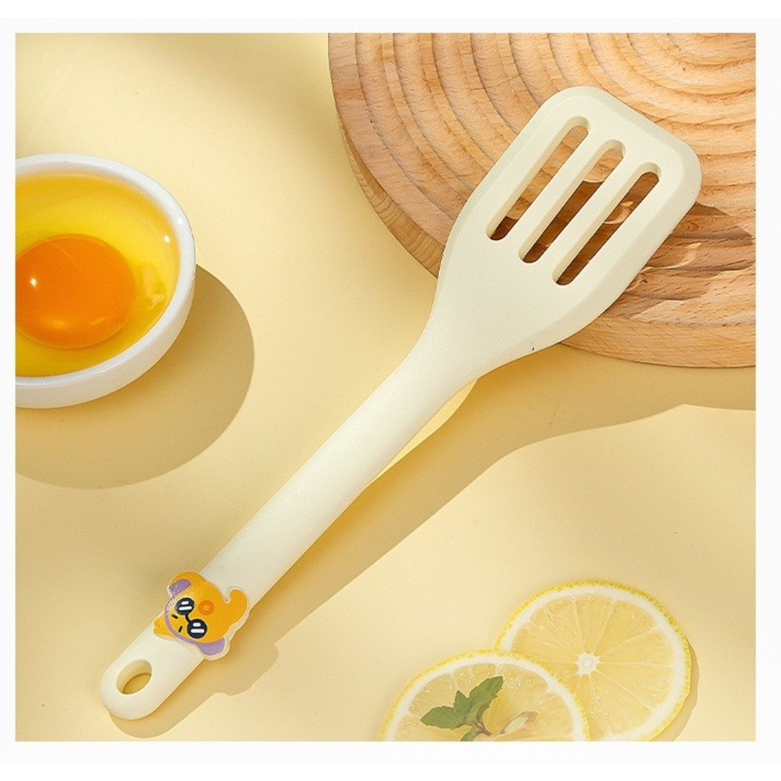 Set 4 Ustensile de Bucatarie, Flippy, pentru Copii, din Silicon, Termorezistente, Design Animat, 13 x 24 x 5 cm, Bej