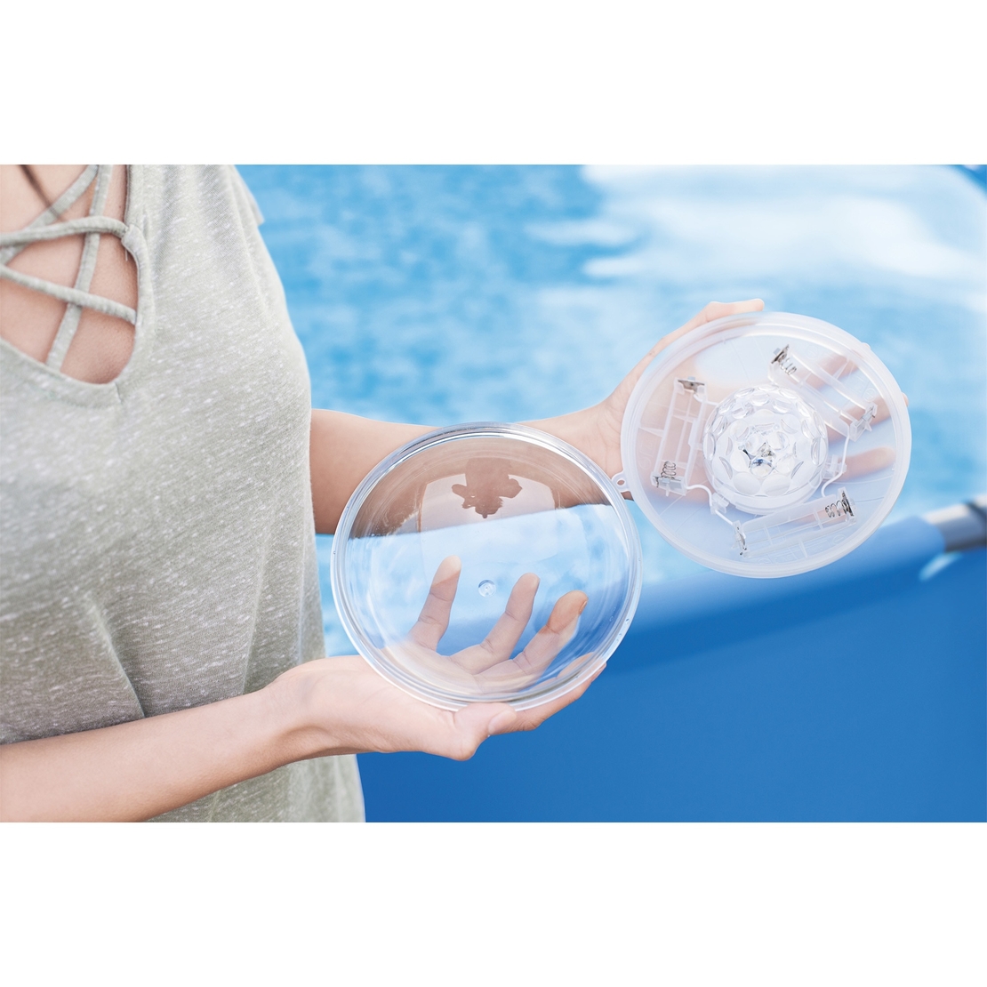 Lampa plutitoare cu LED pentru piscina Bestway FloatBright, 4 culori, 7 moduri, functionare cu 3 baterii AA