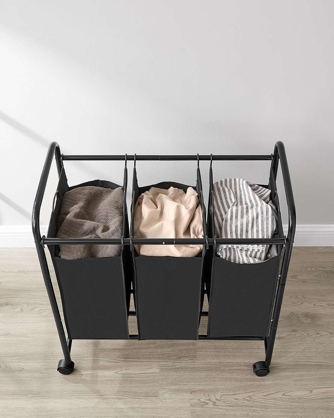 SONGMICS Cos de rufe cu 3 saci detasabili, structura metalica pe roti, 3x44L, 77x41x82cm, negru