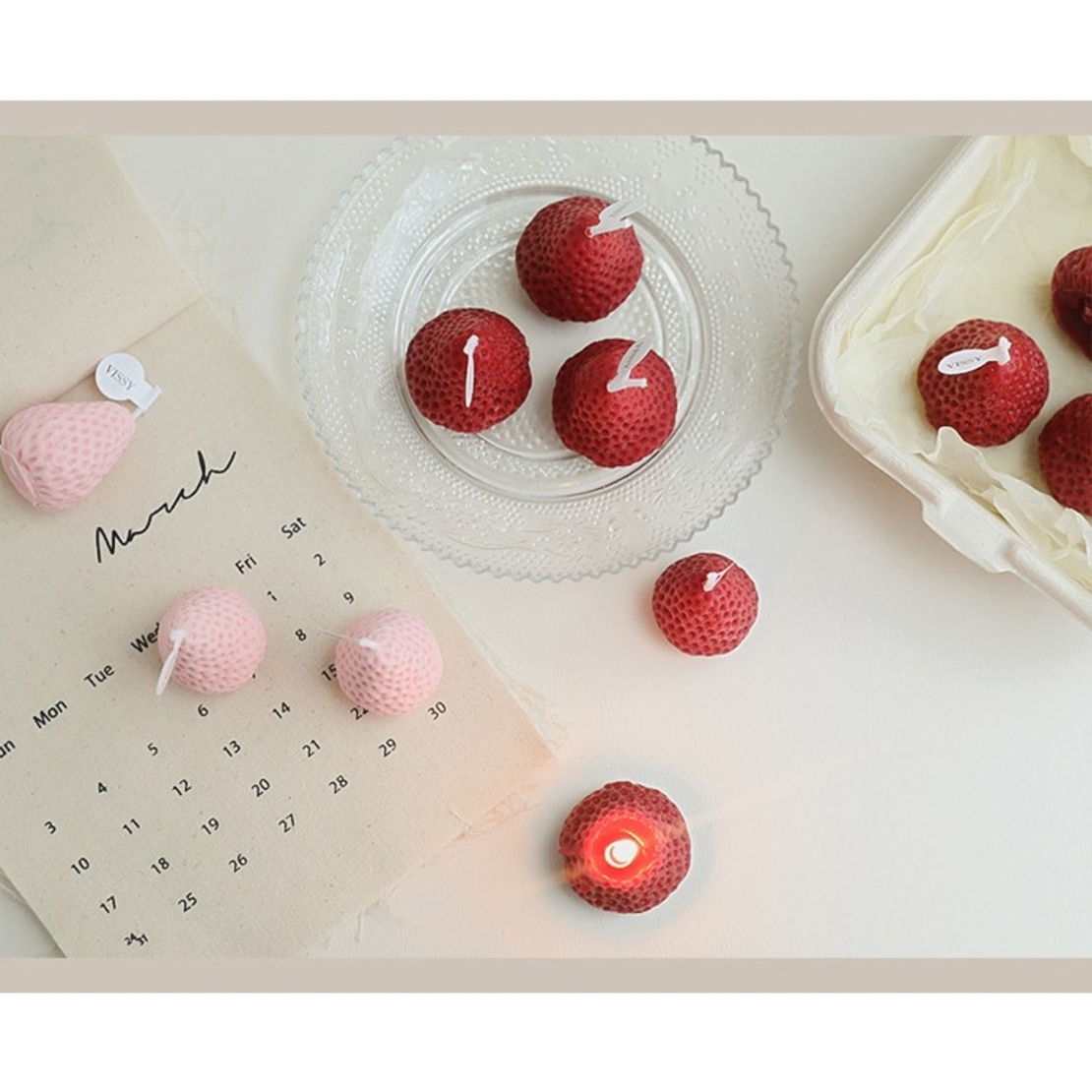 Set 4 Lumanari Parfumate, Flippy, Model Capsunici, Ardere 30 min, 52g, 6.3 x 6.3 x 3.8 cm, Rosu