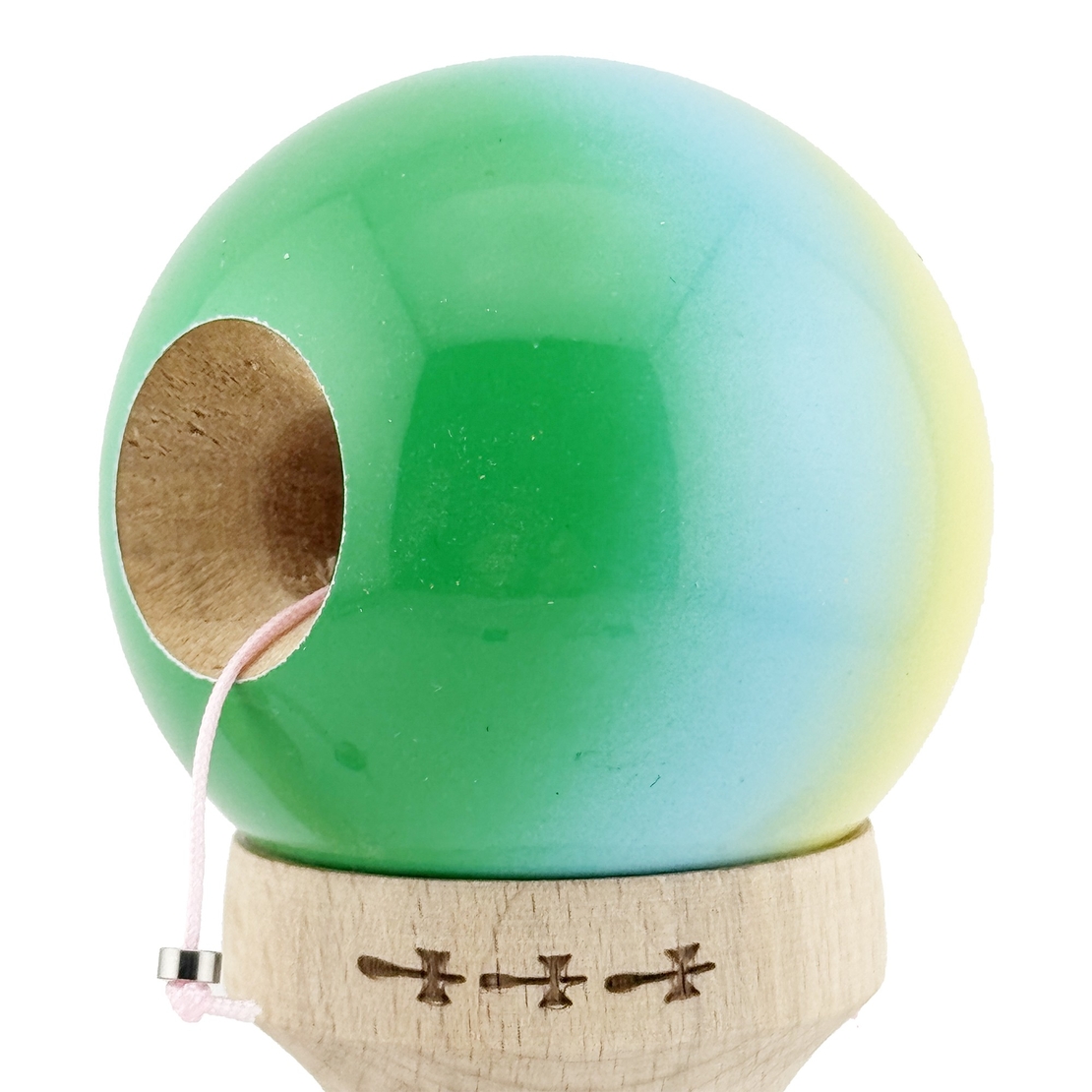 Kendama X Originala, Profesionala, Flippy, Big Cups V2, Super Sticky cu Cupe Mari, din lemn 18 cm, Rulment Metalic cu Ata 55 cm, Galben/Albastru/Verde
