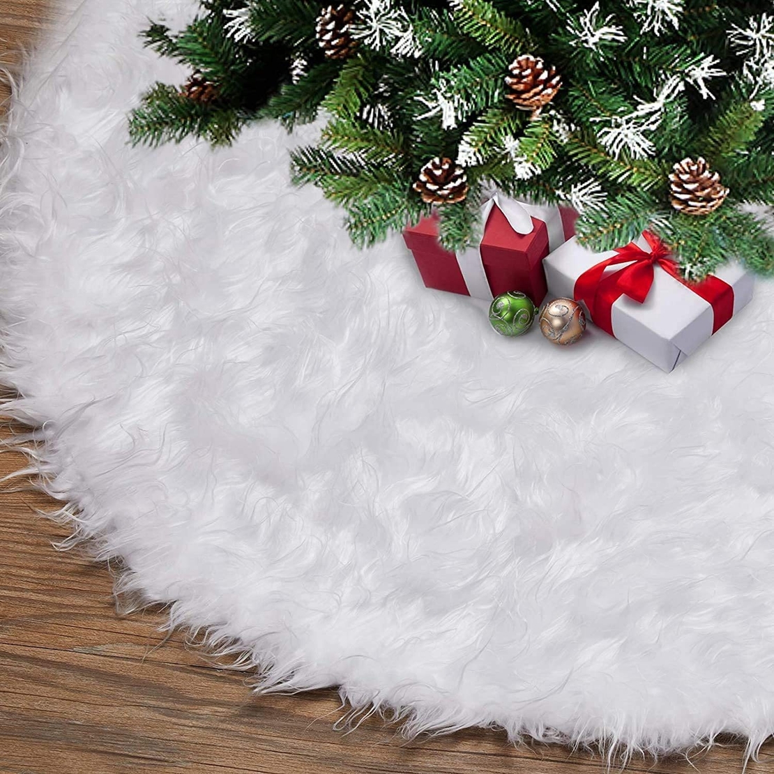 Covor pentru bradul de Craciun White Haipai, diametru 90 cm, blana cu o grosime 2.5 - 3 cm, alb