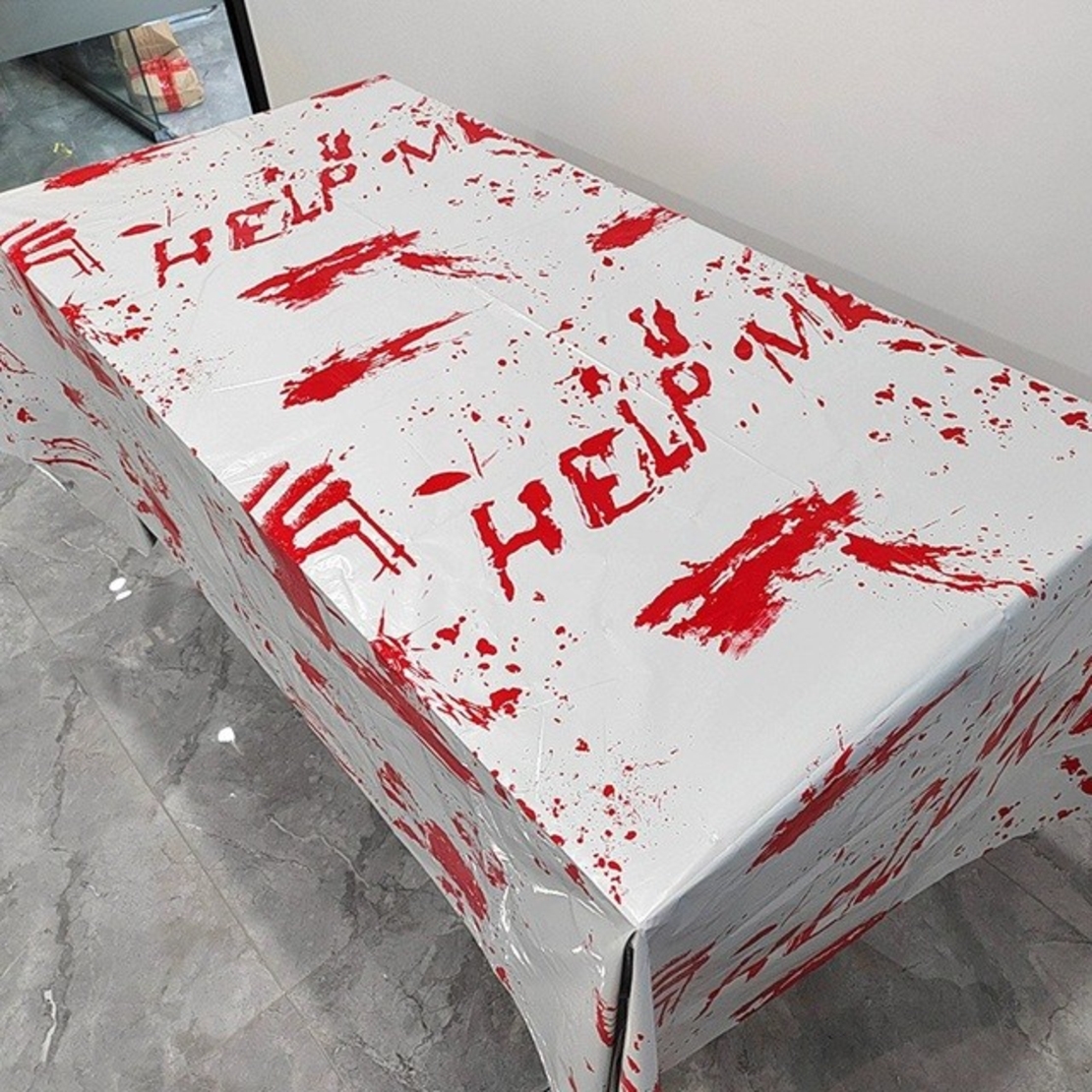 Fata de Masa, Flippy, din Folie, Imprimeu Halloween - Help Me, 137 x 274 cm, Alb/Rosu