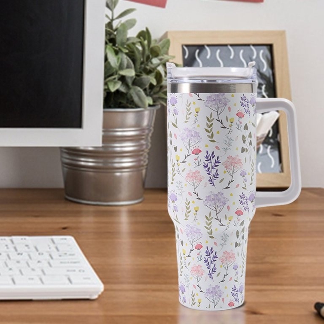Cana Termos din Plastic, Flippy, pentru Bauturi Calde si Reci, cu Maner, Imprimeu Floral, Alb, 10x7.6x27.5 cm
