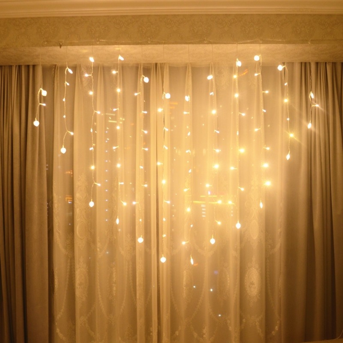 Instalatie Craciun, 2 x 1.5 m, 128 LED-uri, alb-cald, tip perdea, in forma de inima, telecomanda cu 8 functii, Vafy