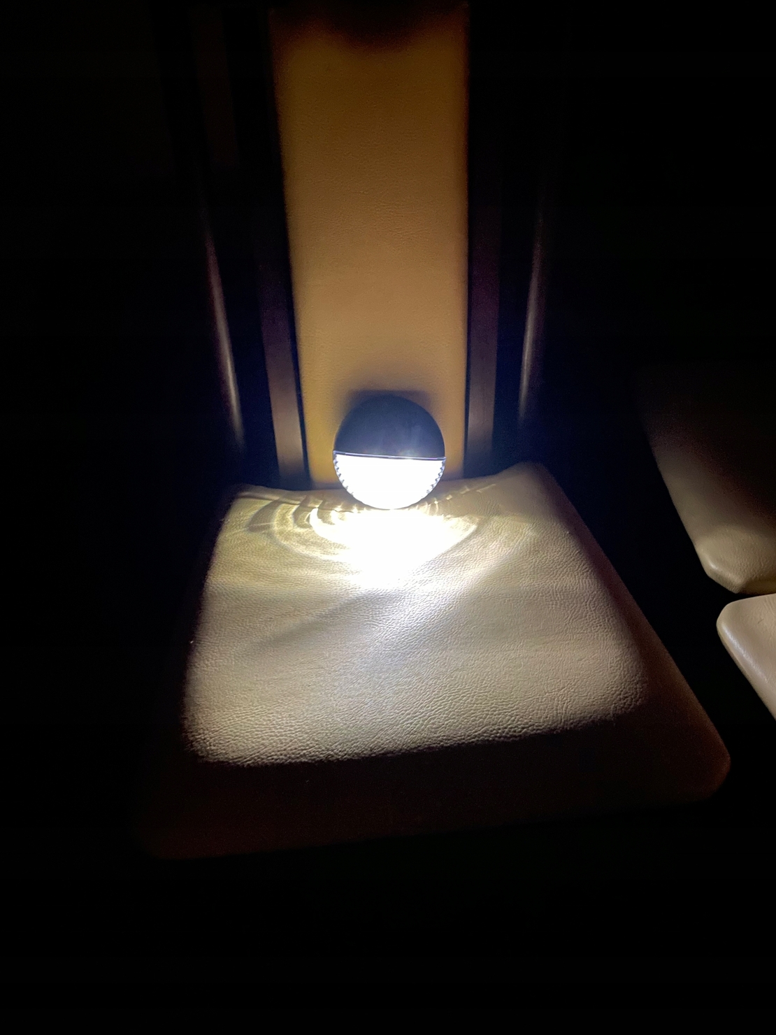 Lampa solara LED de perete, IP44 pentru exterior, autonomie 12 ore, neagra