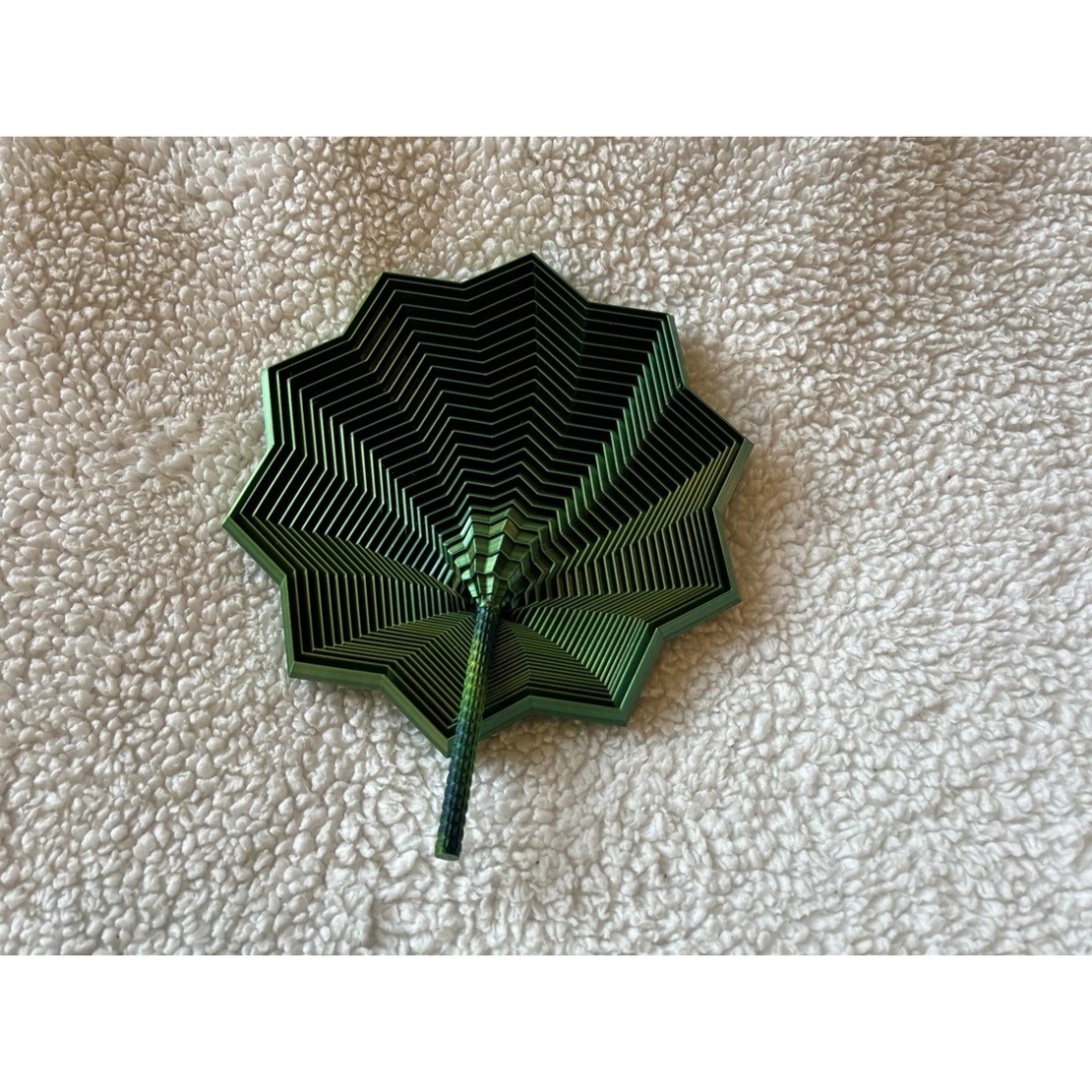 Jucarie Decompresie, Flippy, Model Stea 3D, DuoChrome, Maner Spirala, Turn Magic Geometric, Multiple Forme, Anti-stress, 17 cm, Negru/Verde