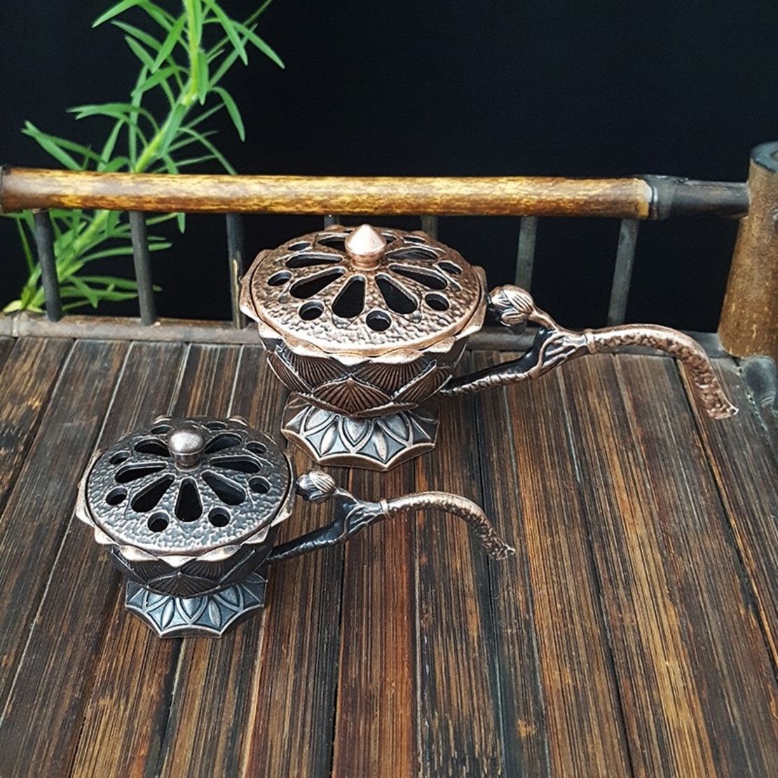 Suport de Tamaiat, Flippy, din Aliaj de Zinc, Model Lotus, Ignifug, 9.7 x 4.8 x 4.7 cm, Cupru