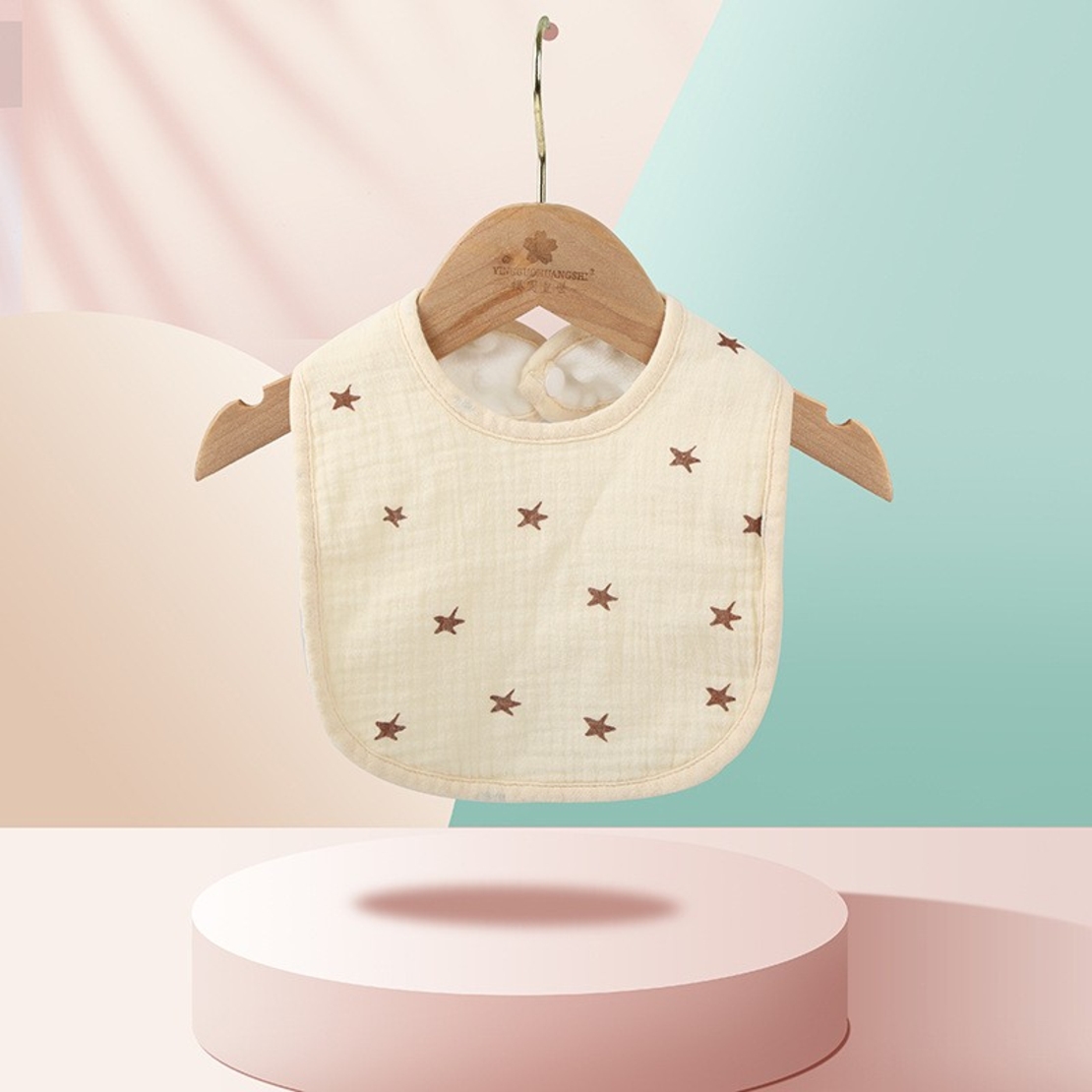Baveta in Forma de U, Flippy, din Bumbac, pentru Copii 0-12 Luni, Rezistenta la Apa, cu Capse, Model cu Stelute, 21x30 cm, Crem