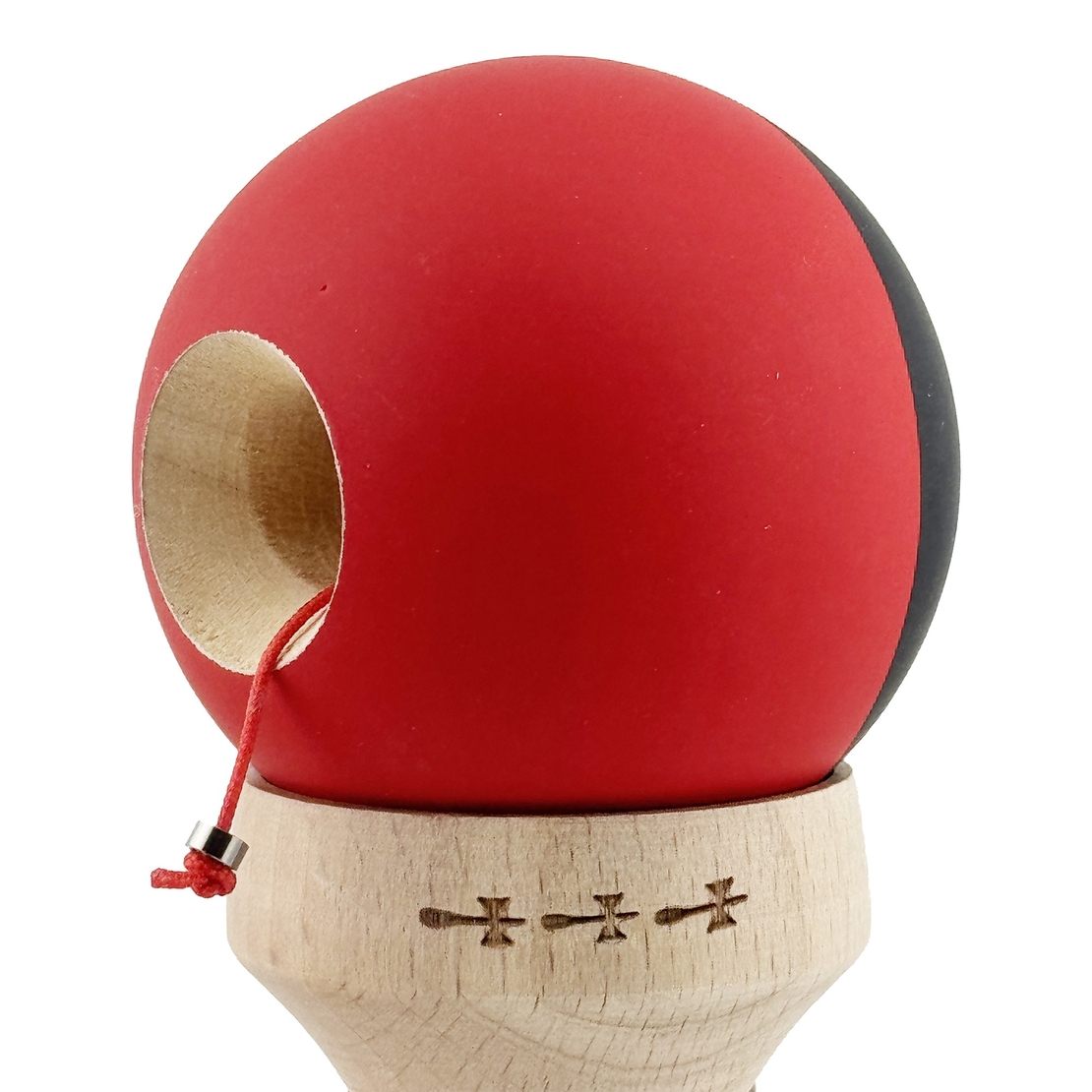 Kendama X Originala, Profesionala, Flippy, Cupe Mari KING SIZE V3, Rubber Grip, Gaura in Baza, Rulment Metalic, din lemn 18 cm, Ata 62/65 cm, Bicolor Negru/Rosu