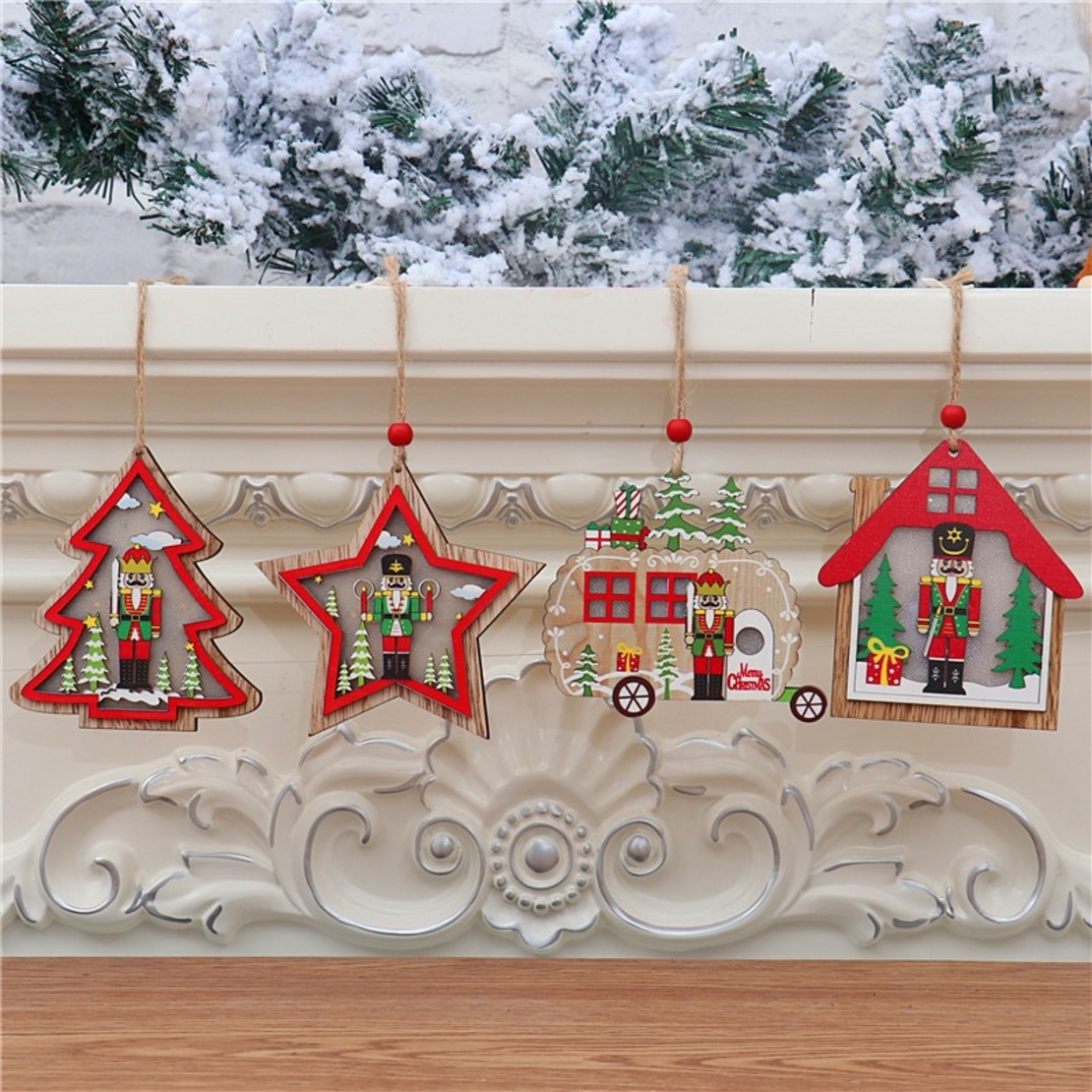 Ornament de Brad, Flippy, cu Lumini LED, din Lemn, Figurina Spargatorul de Nuci, Model Masina, Multicolor