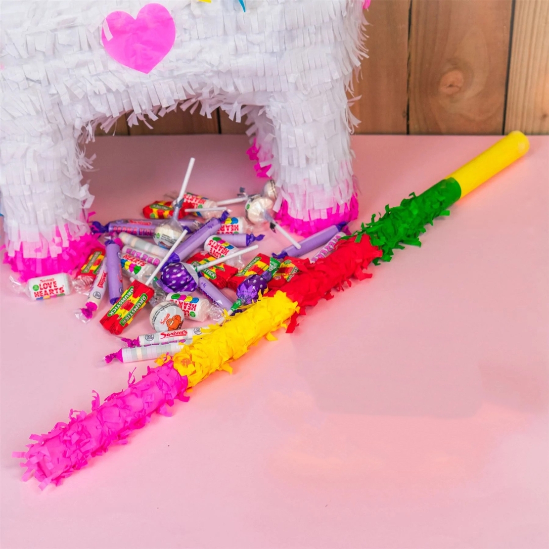 Bat pentru Pinata, Flippy, din Carton Rezistent decorat cu Hartie Creponata, Lunigime de 59 cm, Multicolor
