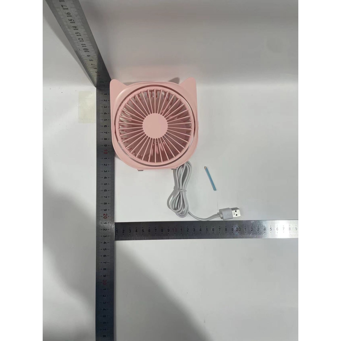 Mini ventilator pentru birou cu usb, Vafy, rotire 360 grade, 3 viteze, 13.5 x 12,8 cm, Roz