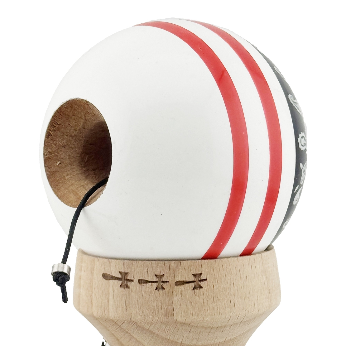 Kendama X Originala CHICANOS, Profesionala, Flippy, Cupe Mari KING SIZE V3, Super Sticky, Gaura in Baza, Rulment Metalic, din lemn 18 cm, Ata 62/65 cm, Negru/Alb