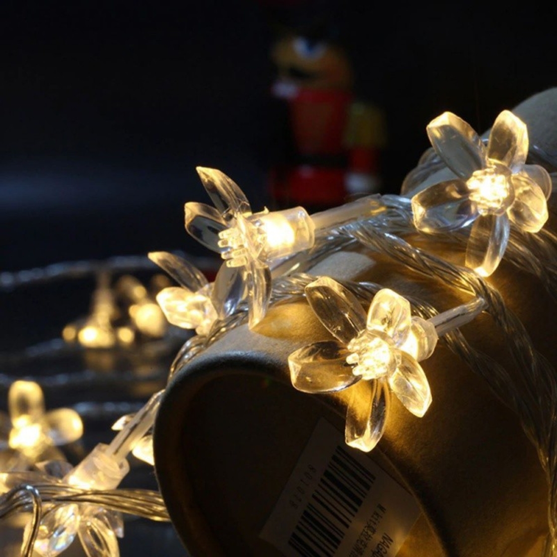 Instalatie Craciun, 5 metri, 20 Becuri LED tip Flori de cires, pentru exterior cu incarcare solara, Alb cald, Vafy