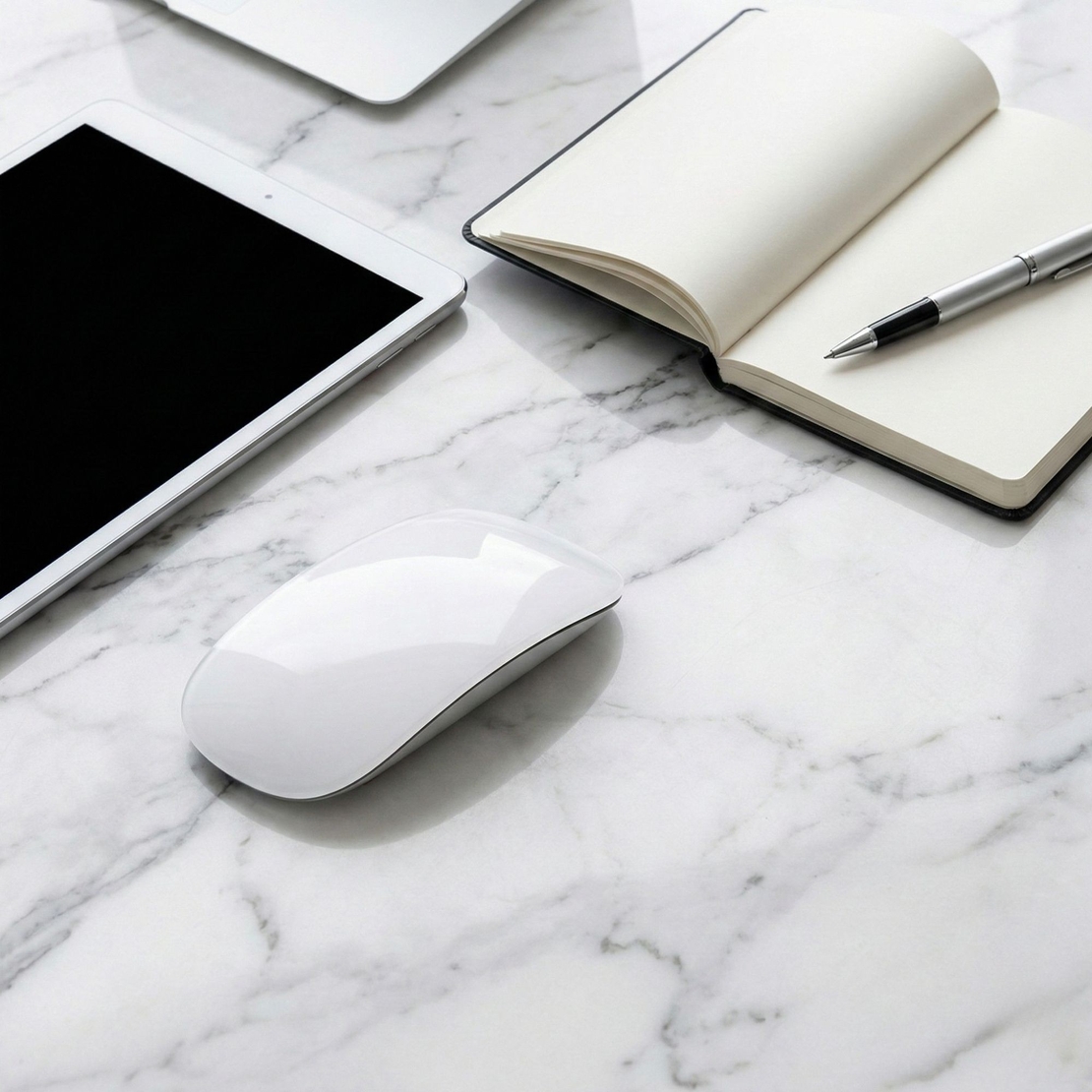 Mouse Wireless cu Gesturi, Vafy, Bluetooth + 2.4GHz, Reincarcabil USB, Ultra Subtire, 1600 DPI, Silentios, Design Elegant si Compact, Compatibil cu Laptop/PC, Telefon si Tableta, Ideal pentru Birou si Calatorii, Alb