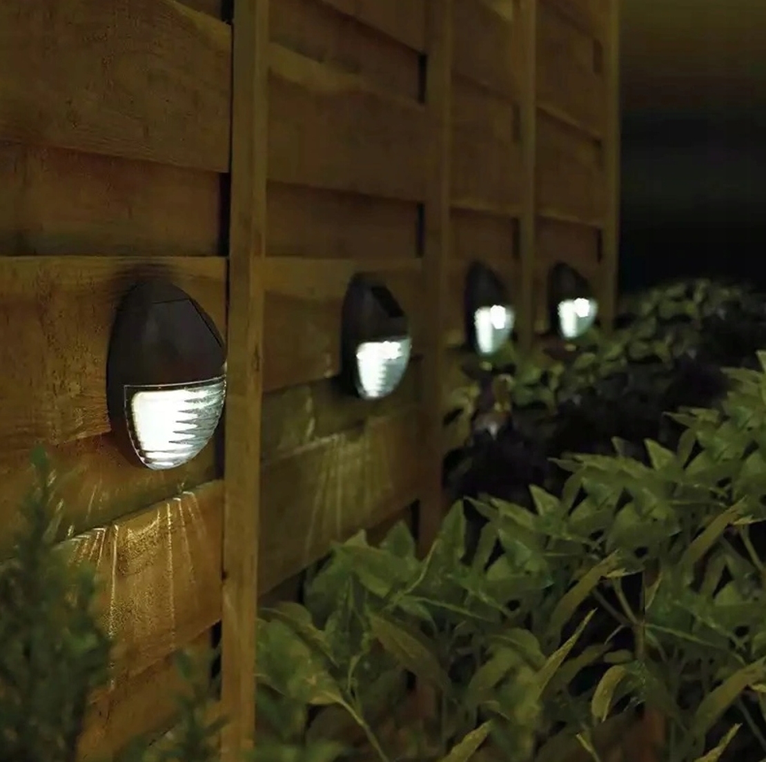 Lampa solara LED de perete, IP44 pentru exterior, autonomie 12 ore, neagra