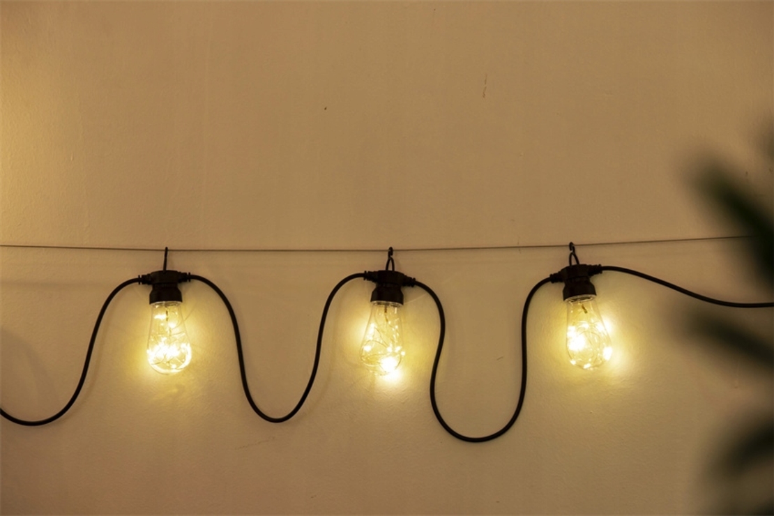Ghirlanda luminoasa decorativa pentru exterior, alimentare la priza, 20 metri, 20 becuri LED cu iluminare calda 3000K, IP44