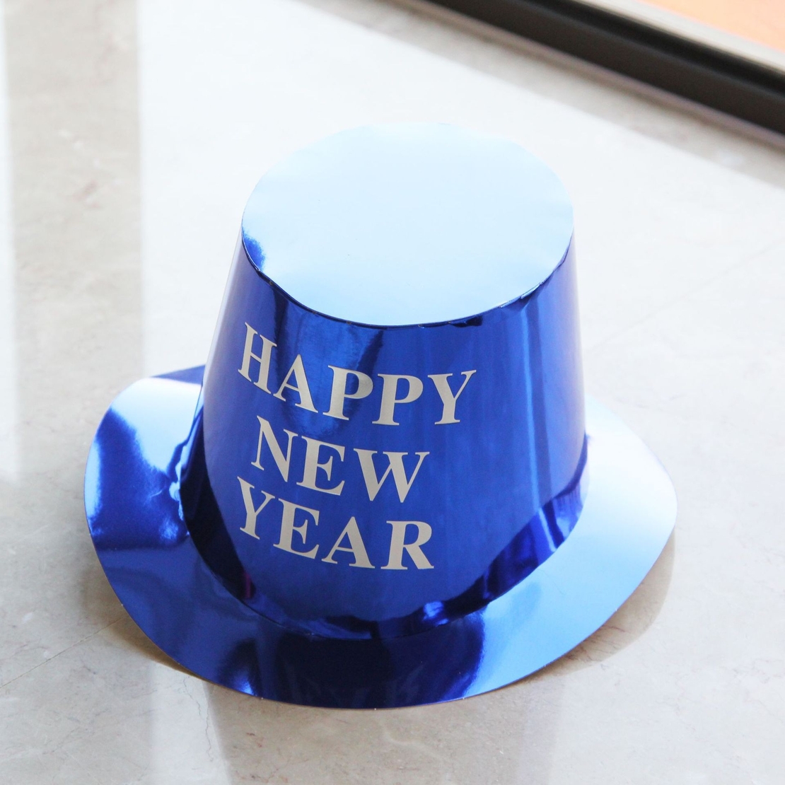 Palarie Happy New Year pentru Revelion, Flippy, Palarie Festiva de Anul Nou, Palarie Magica din Hartie, 29 x 25 x 15.5 cm Colorata Sclipitor Albastru