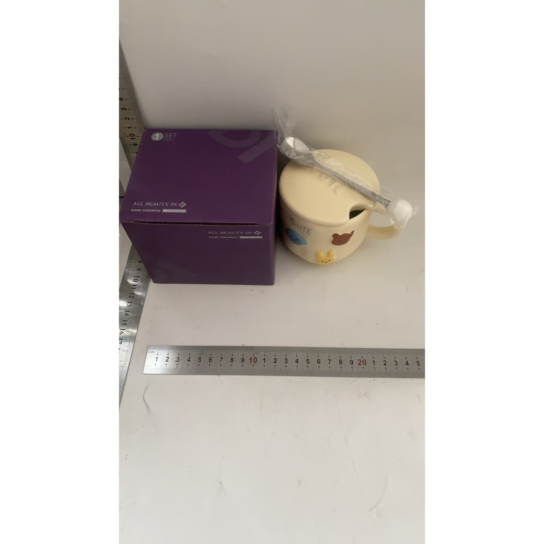 Cana ceramica, Flippy, din Portelan, print Figurine Animalute, Cana penru Copii, Model CUTE, Cana cu Lingura si Capac, Ceasca pentru Cafea, Ceai, 400ml Galben