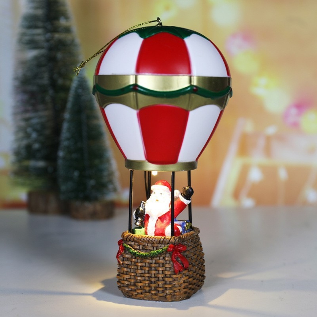 Decoratiune de Craciun tip Balon cu Aer Cald, Flippy, Balon cu Mos Craciun, din Rasina, Model Balon cu Aer Cald si Mos Craciun Iluminare LED, 17 x 5 x 5 cm, Gri Rosu