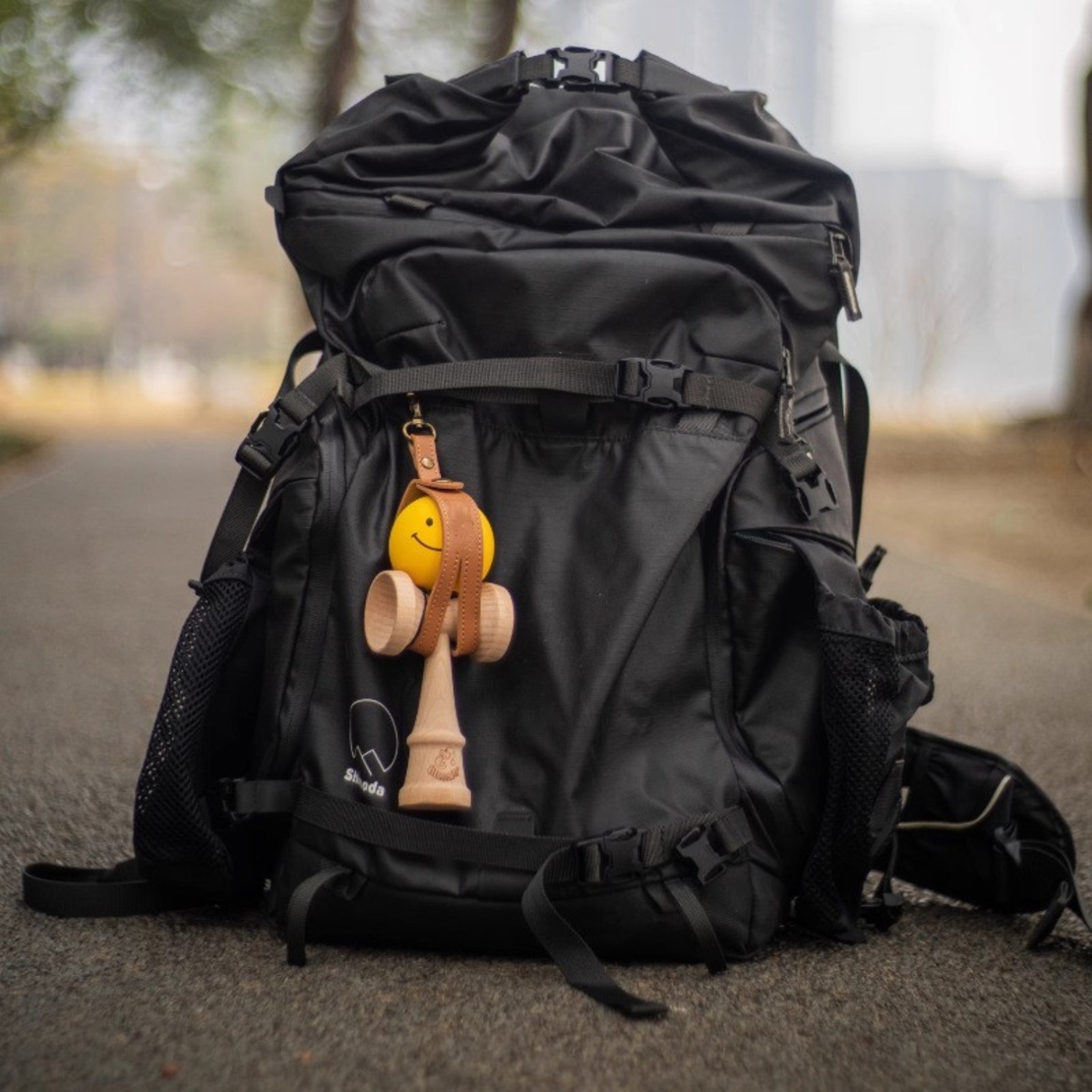 Husa pentru Kendama, Flippy, Husa de Depozitare pentru Kendama, din Piele Ecologica, Catarama cu Agatare pentru Transportare, Model Breloc Simplu, 19.5 x 2.5 cm, Maro
